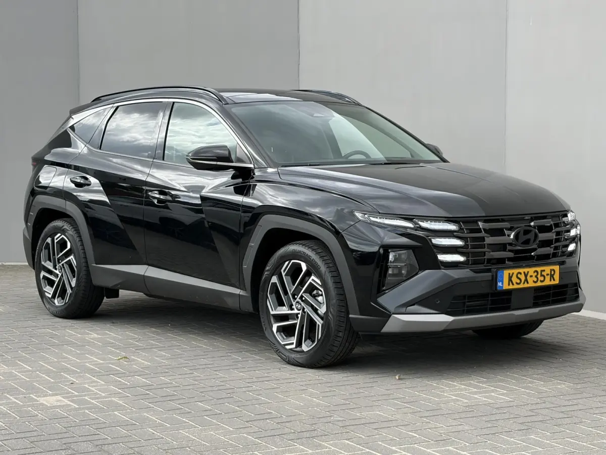 1.6 T-GDI PHEV Premium Sky 4WD /Accu SoH 100 % / Fabrieksgarantie tot 10-2029 / Panorama schuifdak / Dealer Onderhouden / HUD / Apple Carplay Android Auto / Camera / Elektr. stoelen & klep /