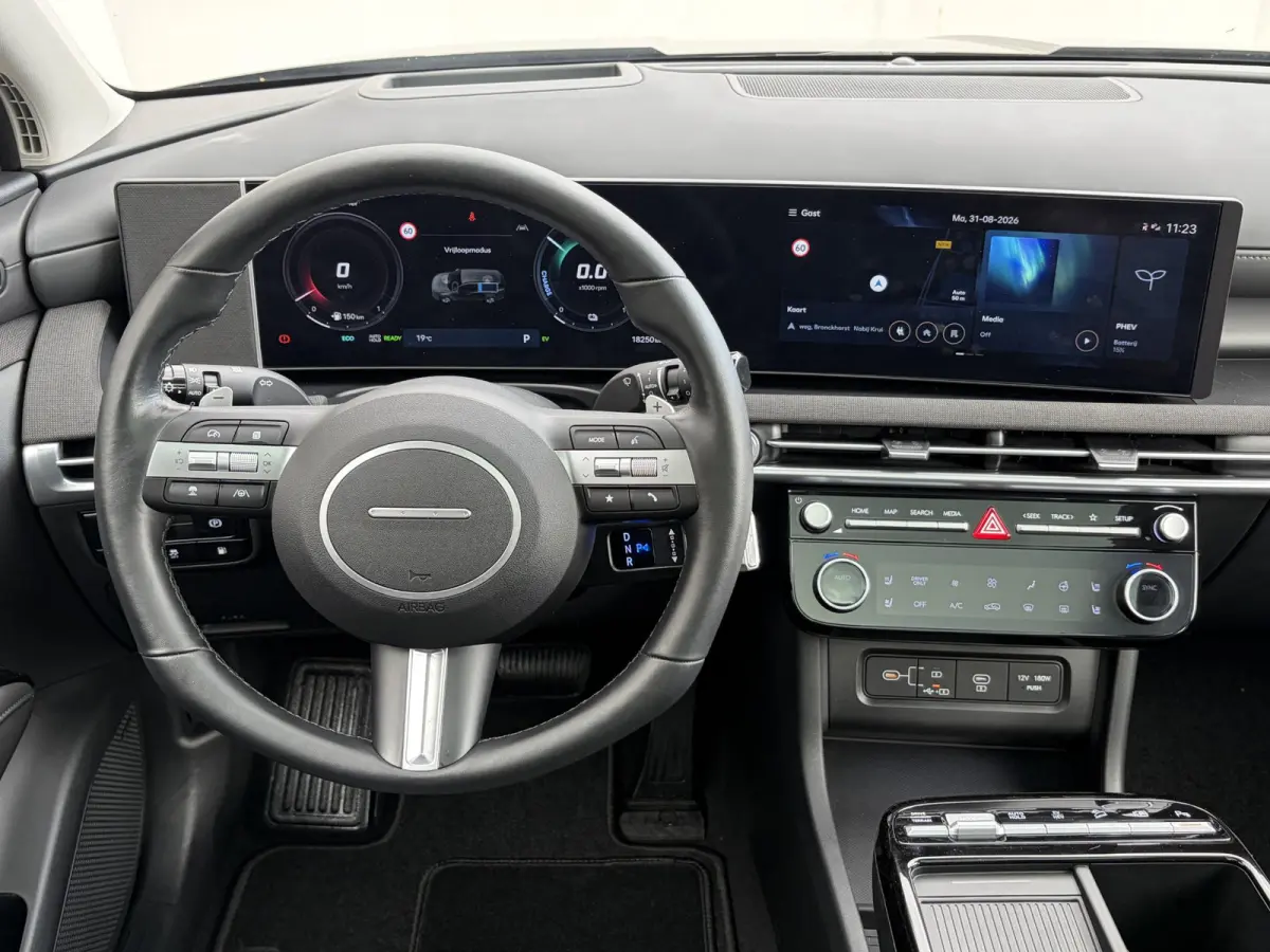 1.6 T-GDI PHEV Premium Sky 4WD /Accu SoH 100 % / Fabrieksgarantie tot 10-2029 / Panorama schuifdak / Dealer Onderhouden / HUD / Apple Carplay Android Auto / Camera / Elektr. stoelen & klep /