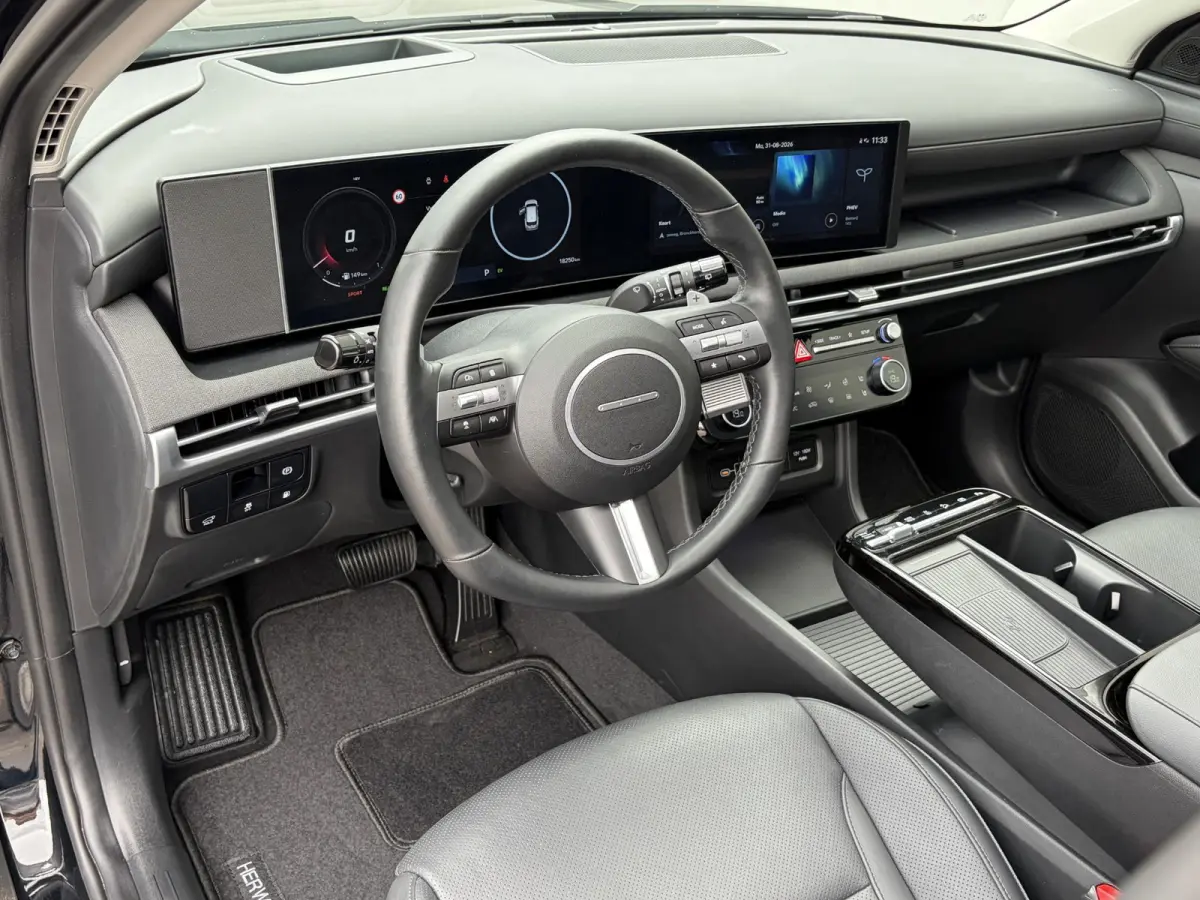 1.6 T-GDI PHEV Premium Sky 4WD /Accu SoH 100 % / Fabrieksgarantie tot 10-2029 / Panorama schuifdak / Dealer Onderhouden / HUD / Apple Carplay Android Auto / Camera / Elektr. stoelen & klep /