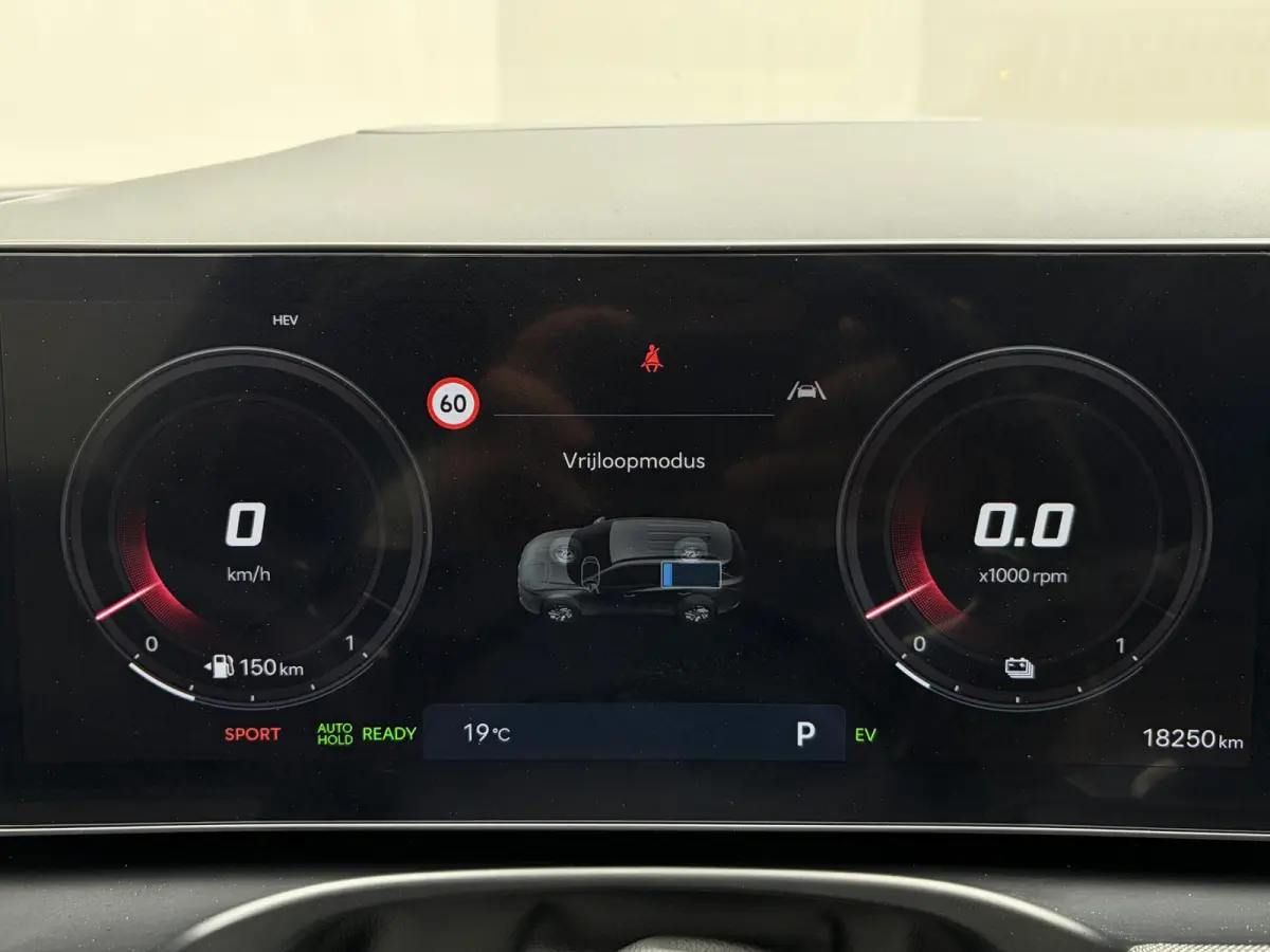 1.6 T-GDI PHEV Premium Sky 4WD /Accu SoH 100 % / Fabrieksgarantie tot 10-2029 / Panorama schuifdak / Dealer Onderhouden / HUD / Apple Carplay Android Auto / Camera / Elektr. stoelen & klep /