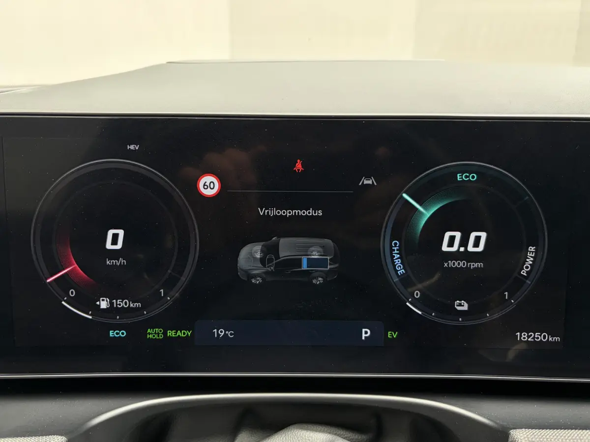 1.6 T-GDI PHEV Premium Sky 4WD /Accu SoH 100 % / Fabrieksgarantie tot 10-2029 / Panorama schuifdak / Dealer Onderhouden / HUD / Apple Carplay Android Auto / Camera / Elektr. stoelen & klep /