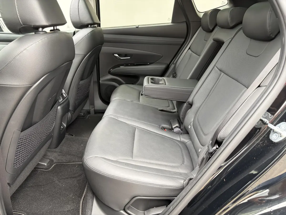 1.6 T-GDI PHEV Premium Sky 4WD /Accu SoH 100 % / Fabrieksgarantie tot 10-2029 / Panorama schuifdak / Dealer Onderhouden / HUD / Apple Carplay Android Auto / Camera / Elektr. stoelen & klep /