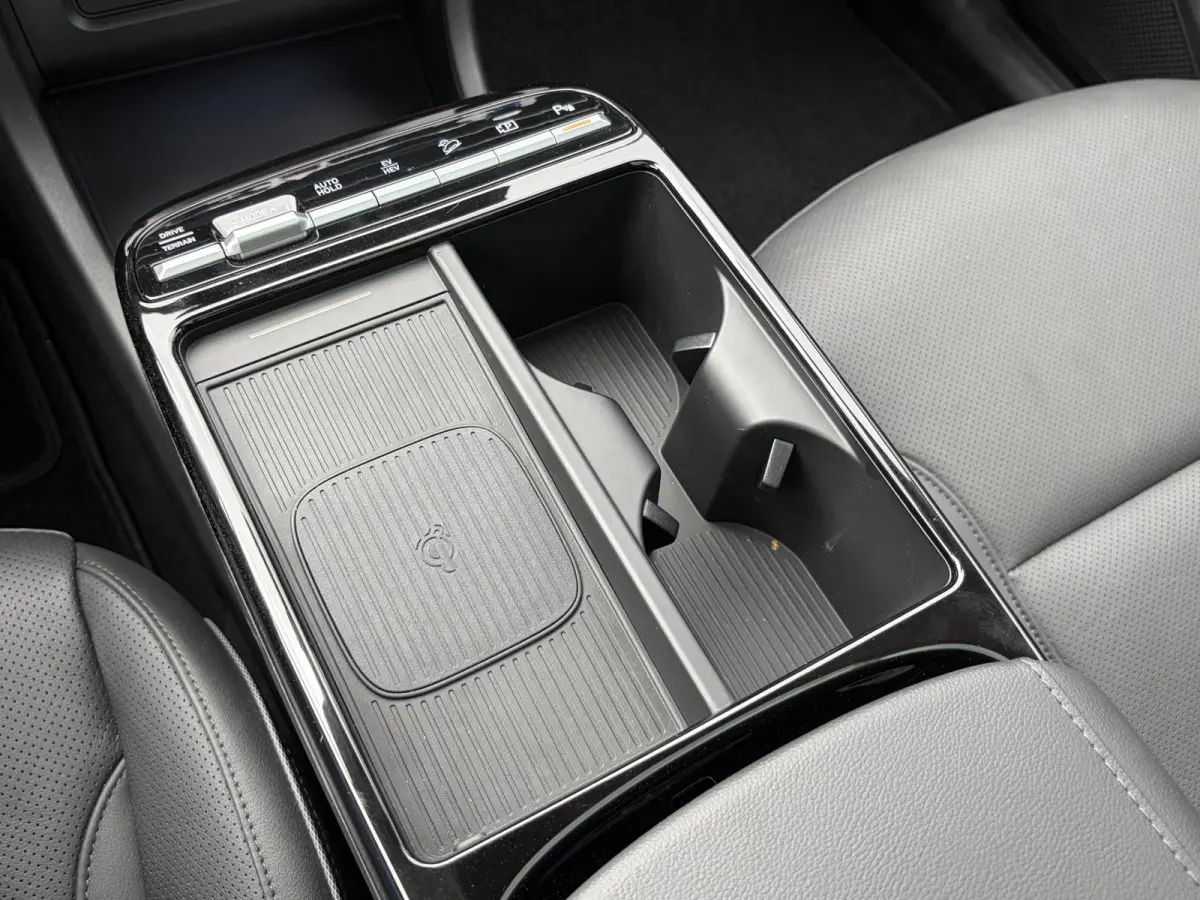 1.6 T-GDI PHEV Premium Sky 4WD /Accu SoH 100 % / Fabrieksgarantie tot 10-2029 / Panorama schuifdak / Dealer Onderhouden / HUD / Apple Carplay Android Auto / Camera / Elektr. stoelen & klep /