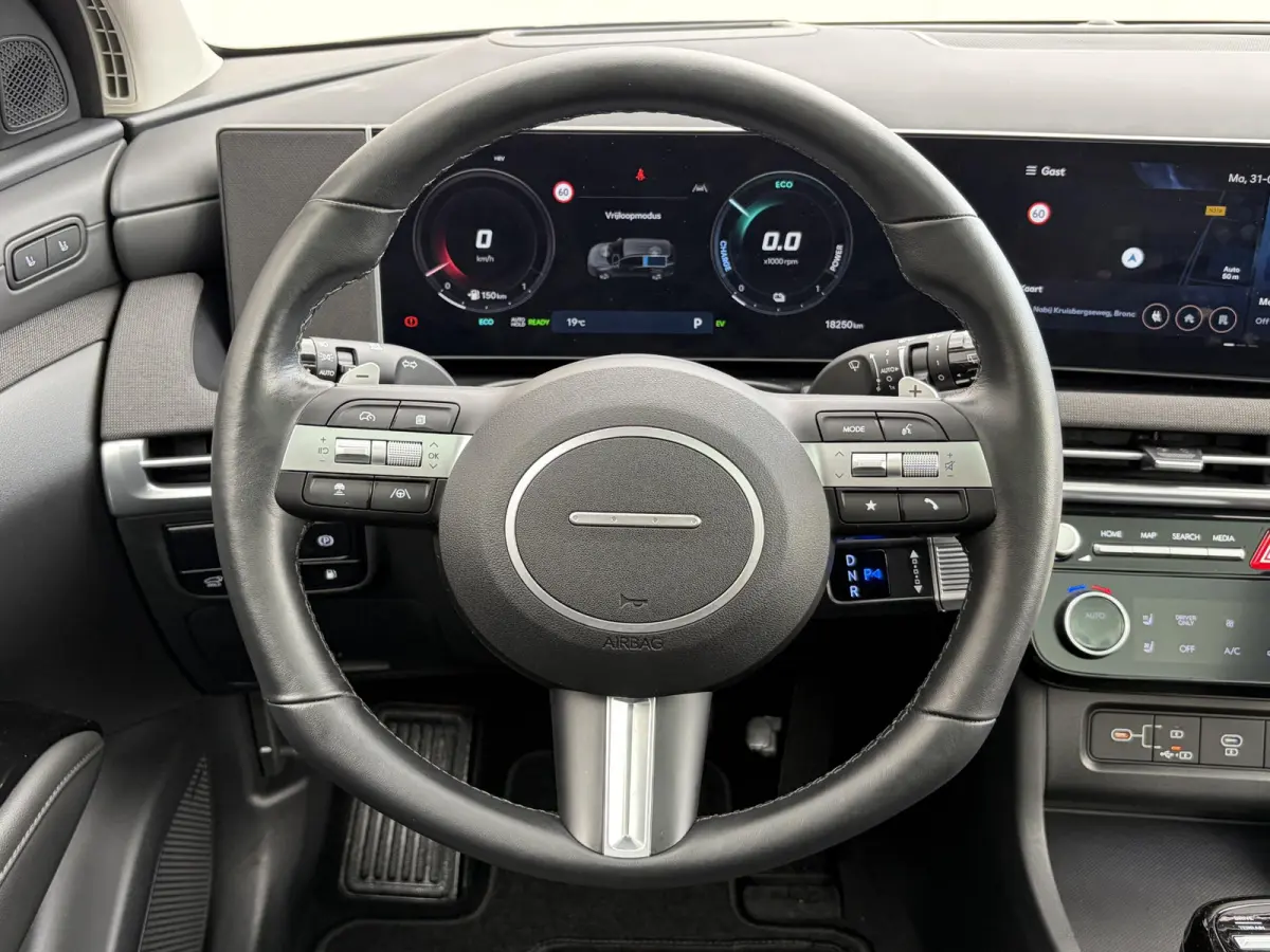 1.6 T-GDI PHEV Premium Sky 4WD /Accu SoH 100 % / Fabrieksgarantie tot 10-2029 / Panorama schuifdak / Dealer Onderhouden / HUD / Apple Carplay Android Auto / Camera / Elektr. stoelen & klep /