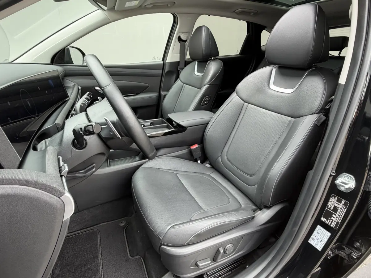 1.6 T-GDI PHEV Premium Sky 4WD /Accu SoH 100 % / Fabrieksgarantie tot 10-2029 / Panorama schuifdak / Dealer Onderhouden / HUD / Apple Carplay Android Auto / Camera / Elektr. stoelen & klep /