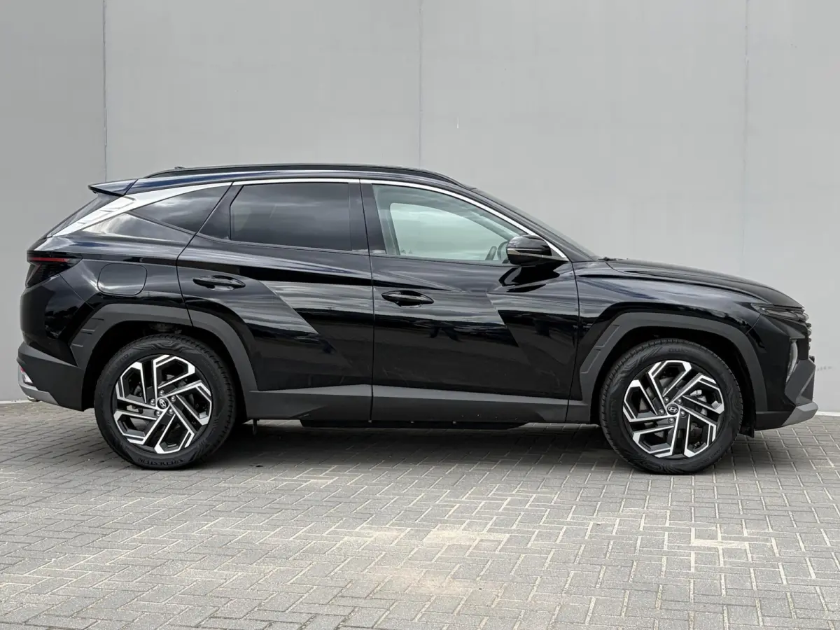 1.6 T-GDI PHEV Premium Sky 4WD /Accu SoH 100 % / Fabrieksgarantie tot 10-2029 / Panorama schuifdak / Dealer Onderhouden / HUD / Apple Carplay Android Auto / Camera / Elektr. stoelen & klep /