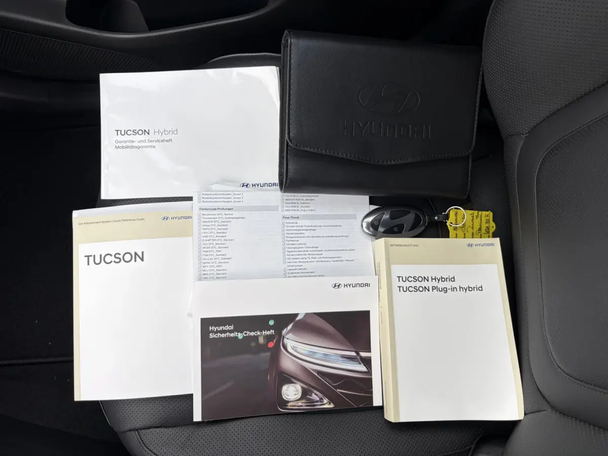 1.6 T-GDI PHEV Premium Sky 4WD /Accu SoH 100 % / Fabrieksgarantie tot 10-2029 / Panorama schuifdak / Dealer Onderhouden / HUD / Apple Carplay Android Auto / Camera / Elektr. stoelen & klep /