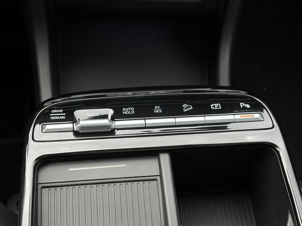 1.6 T-GDI PHEV Premium Sky 4WD /Accu SoH 100 % / Fabrieksgarantie tot 10-2029 / Panorama schuifdak / Dealer Onderhouden / HUD / Apple Carplay Android Auto / Camera / Elektr. stoelen & klep /