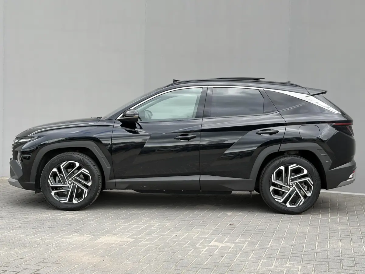 1.6 T-GDI PHEV Premium Sky 4WD /Accu SoH 100 % / Fabrieksgarantie tot 10-2029 / Panorama schuifdak / Dealer Onderhouden / HUD / Apple Carplay Android Auto / Camera / Elektr. stoelen & klep /
