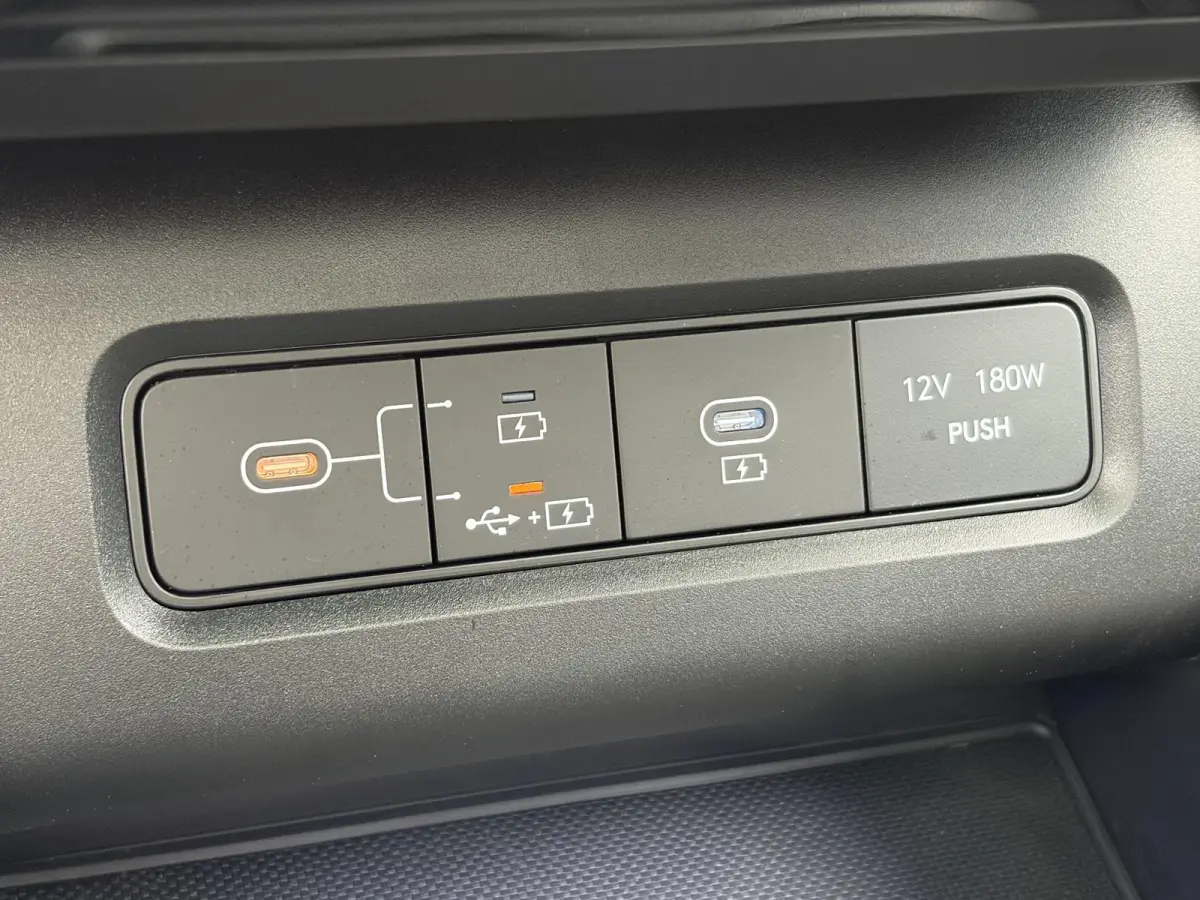 1.6 T-GDI PHEV Premium Sky 4WD /Accu SoH 100 % / Fabrieksgarantie tot 10-2029 / Panorama schuifdak / Dealer Onderhouden / HUD / Apple Carplay Android Auto / Camera / Elektr. stoelen & klep /