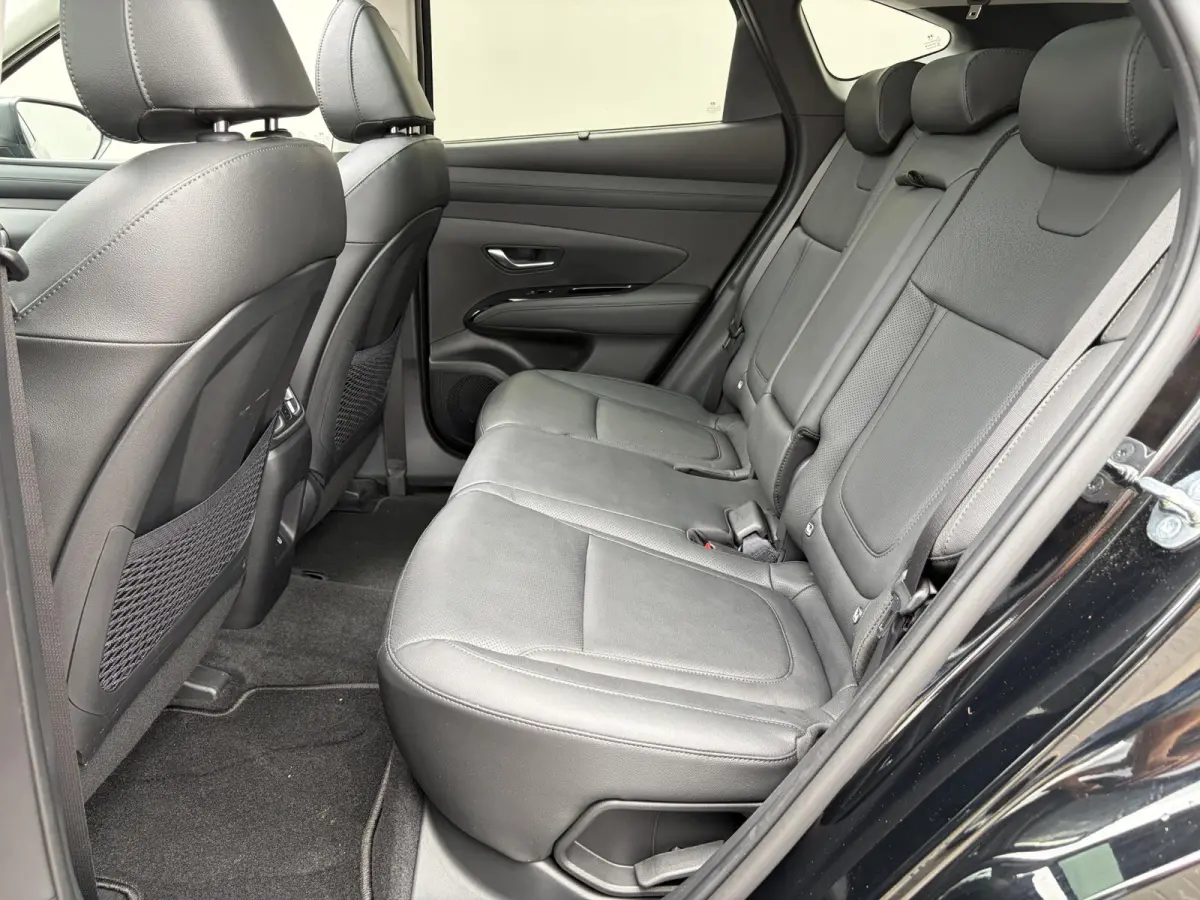 1.6 T-GDI PHEV Premium Sky 4WD /Accu SoH 100 % / Fabrieksgarantie tot 10-2029 / Panorama schuifdak / Dealer Onderhouden / HUD / Apple Carplay Android Auto / Camera / Elektr. stoelen & klep /