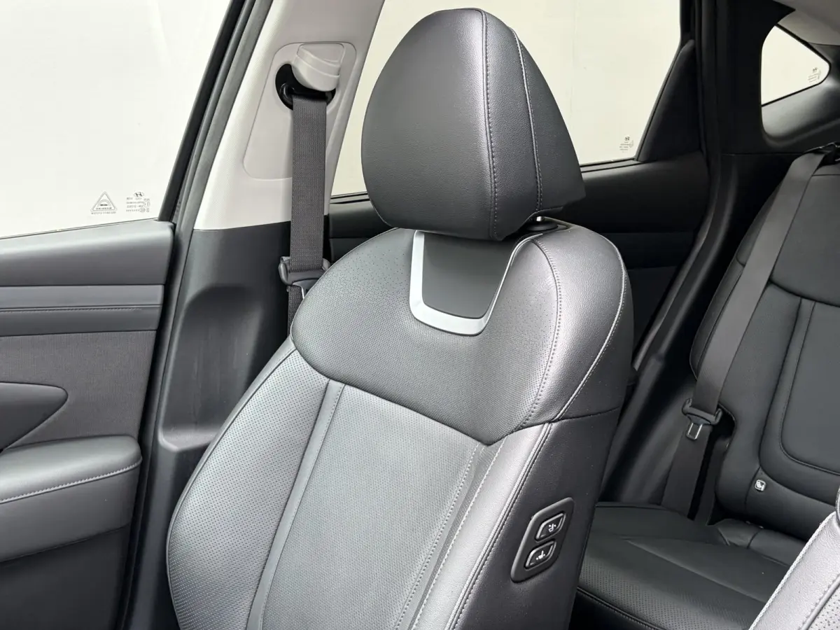 1.6 T-GDI PHEV Premium Sky 4WD /Accu SoH 100 % / Fabrieksgarantie tot 10-2029 / Panorama schuifdak / Dealer Onderhouden / HUD / Apple Carplay Android Auto / Camera / Elektr. stoelen & klep /