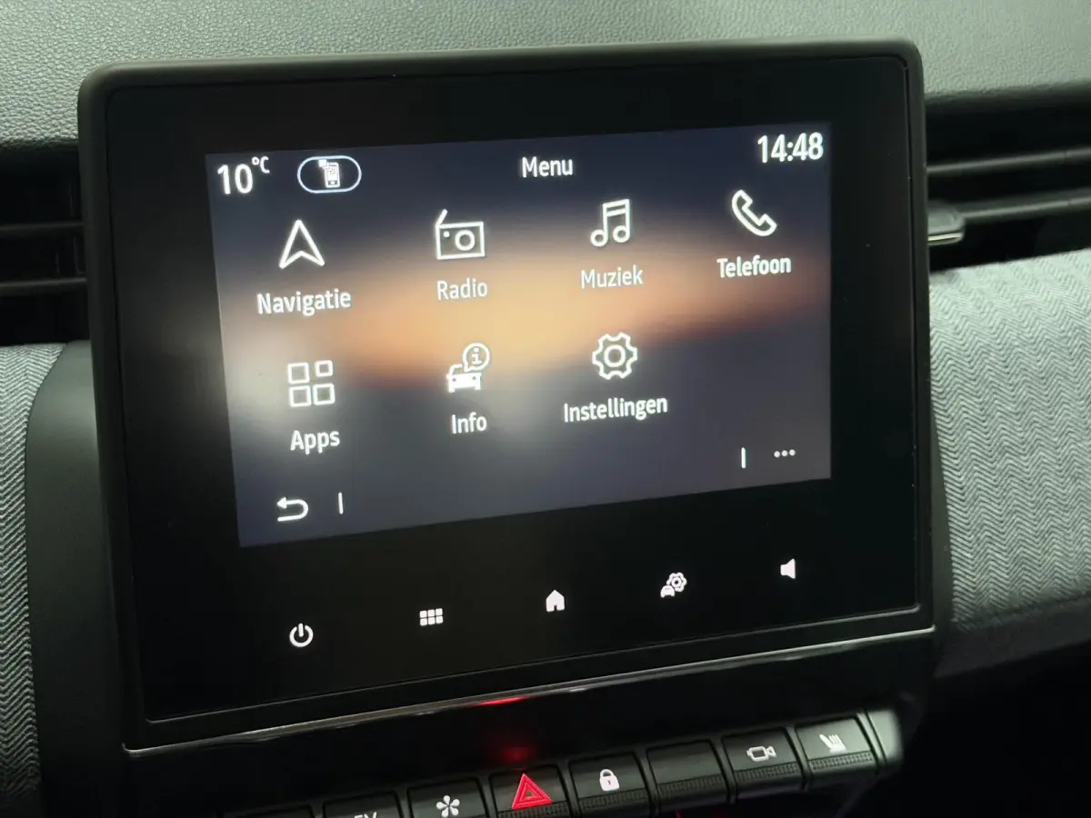 1.6 E-Tech Full Hybrid 145 techno / Fabrieksgarantie tot 04-2027 / 360 Graden Camera / Stoel & Stuurverwarming / All Season Banden / Navigatie / Apple Carplay & Android Auto /