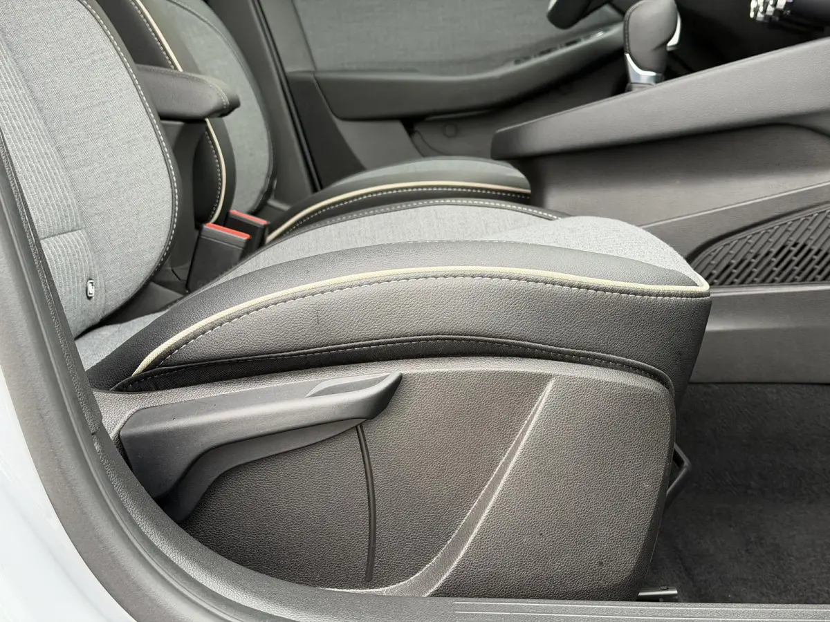 1.6 E-Tech Full Hybrid 145 techno / Fabrieksgarantie tot 04-2027 / 360 Graden Camera / Stoel & Stuurverwarming / All Season Banden / Navigatie / Apple Carplay & Android Auto /