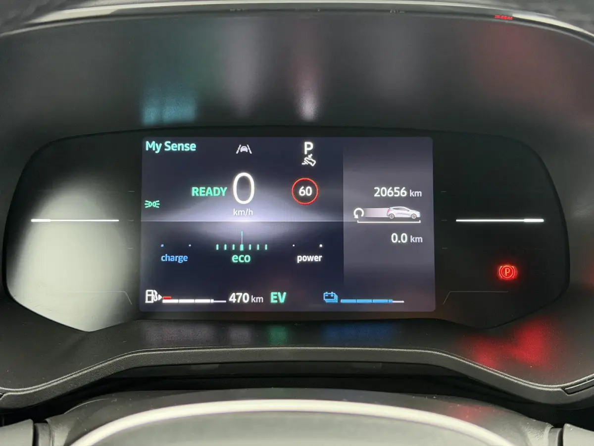 1.6 E-Tech Full Hybrid 145 techno / Fabrieksgarantie tot 04-2027 / 360 Graden Camera / Stoel & Stuurverwarming / All Season Banden / Navigatie / Apple Carplay & Android Auto /