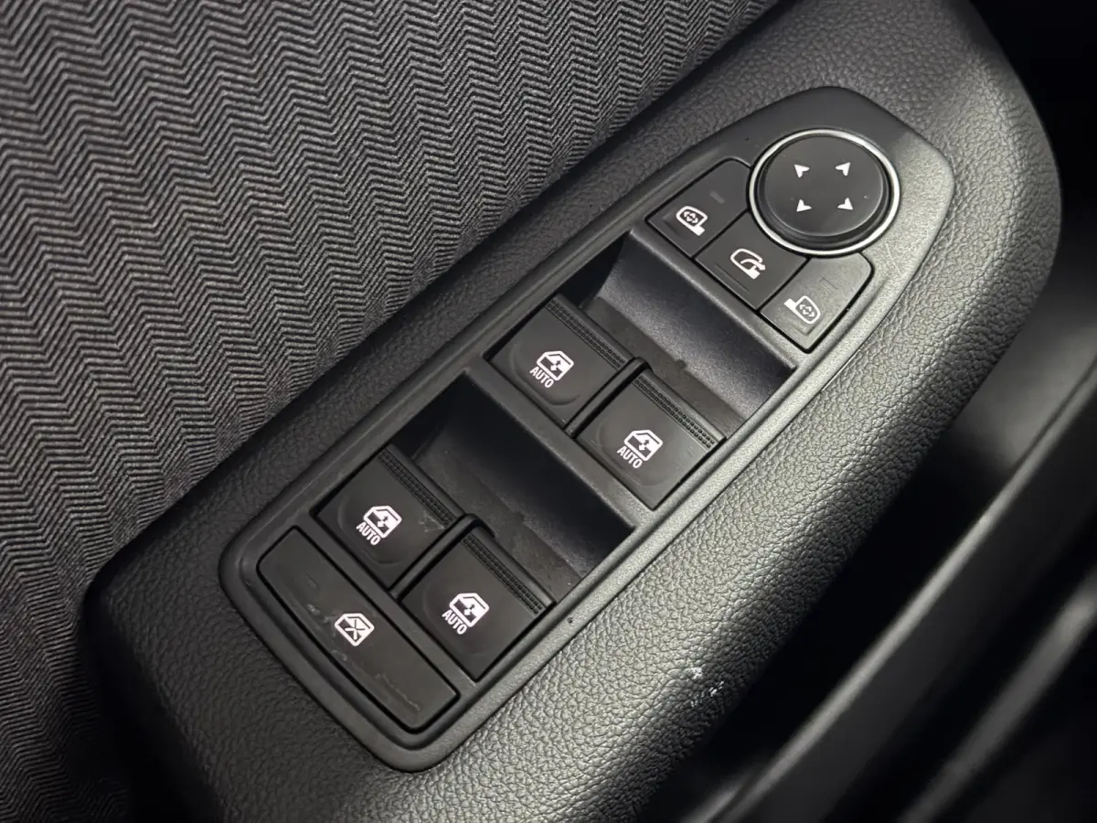 1.6 E-Tech Full Hybrid 145 techno / Fabrieksgarantie tot 04-2027 / 360 Graden Camera / Stoel & Stuurverwarming / All Season Banden / Navigatie / Apple Carplay & Android Auto /
