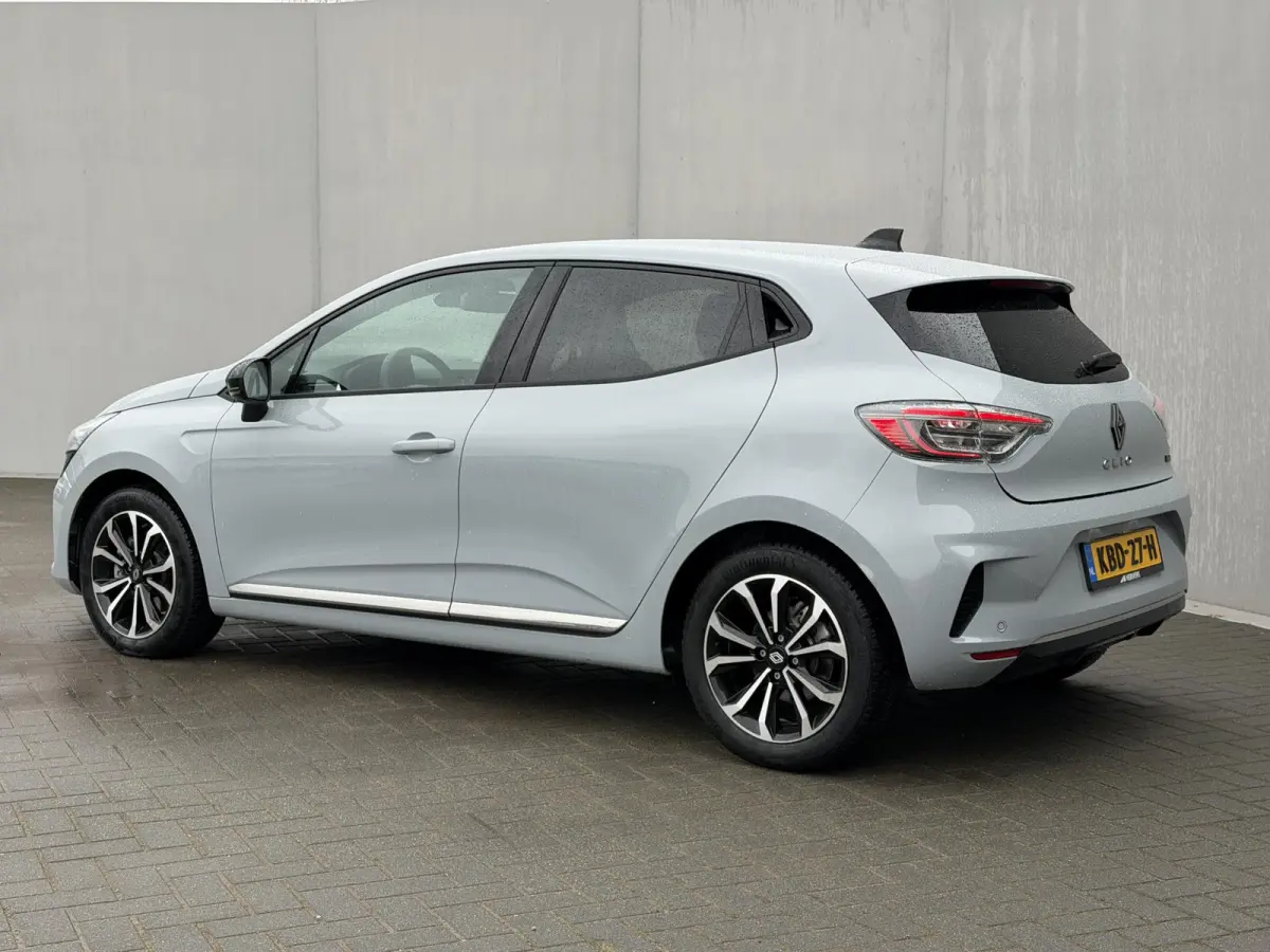 1.6 E-Tech Full Hybrid 145 techno / Fabrieksgarantie tot 04-2027 / 360 Graden Camera / Stoel & Stuurverwarming / All Season Banden / Navigatie / Apple Carplay & Android Auto /