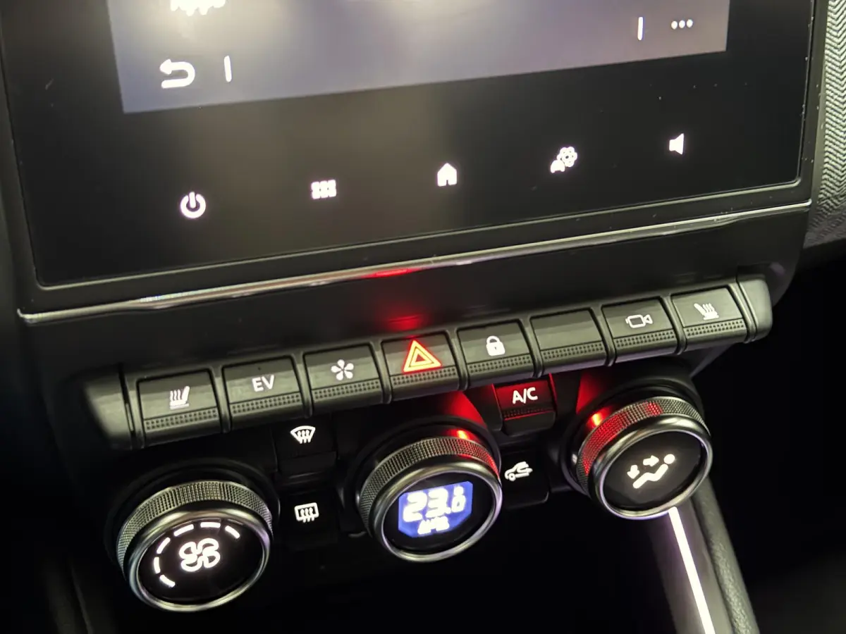 1.6 E-Tech Full Hybrid 145 techno / Fabrieksgarantie tot 04-2027 / 360 Graden Camera / Stoel & Stuurverwarming / All Season Banden / Navigatie / Apple Carplay & Android Auto /