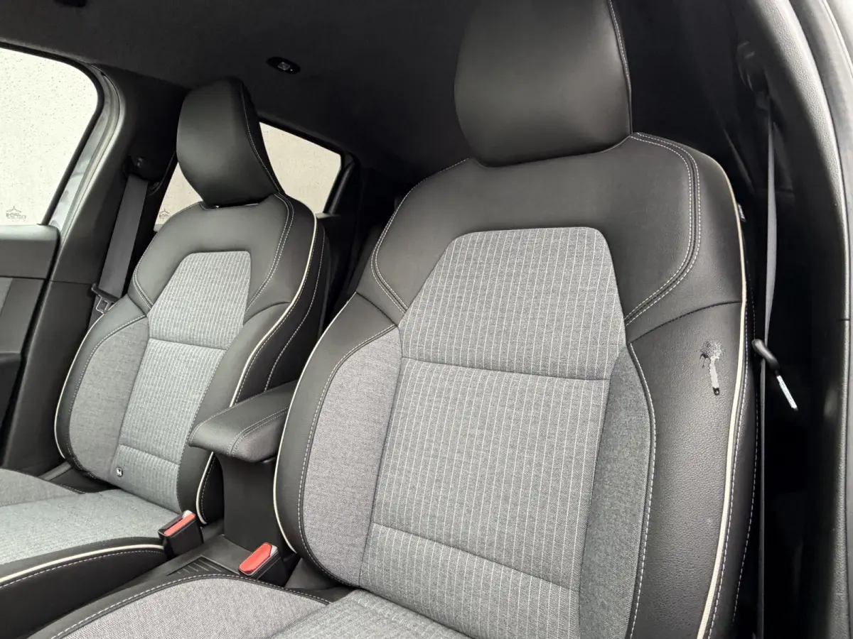 1.6 E-Tech Full Hybrid 145 techno / Fabrieksgarantie tot 04-2027 / 360 Graden Camera / Stoel & Stuurverwarming / All Season Banden / Navigatie / Apple Carplay & Android Auto /