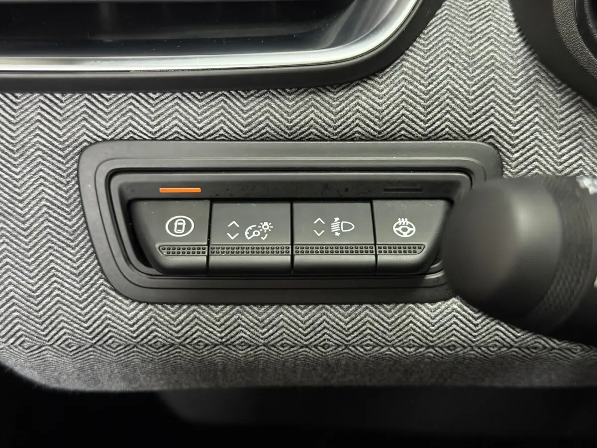 1.6 E-Tech Full Hybrid 145 techno / Fabrieksgarantie tot 04-2027 / 360 Graden Camera / Stoel & Stuurverwarming / All Season Banden / Navigatie / Apple Carplay & Android Auto /