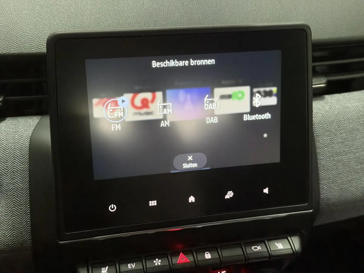 1.6 E-Tech Full Hybrid 145 techno / Fabrieksgarantie tot 04-2027 / 360 Graden Camera / Stoel & Stuurverwarming / All Season Banden / Navigatie / Apple Carplay & Android Auto /