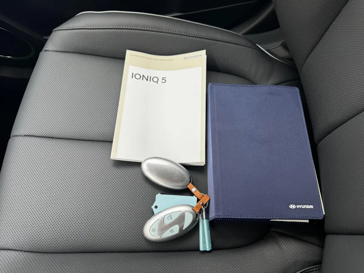 Long Range Lounge 84 kWh / Elektrische stoelen & klep / Stoelventilatie / Stuur-, stoel- en achterbank-verwarming / Camera 360° / HUD / Navi / Apple Carplay Android /