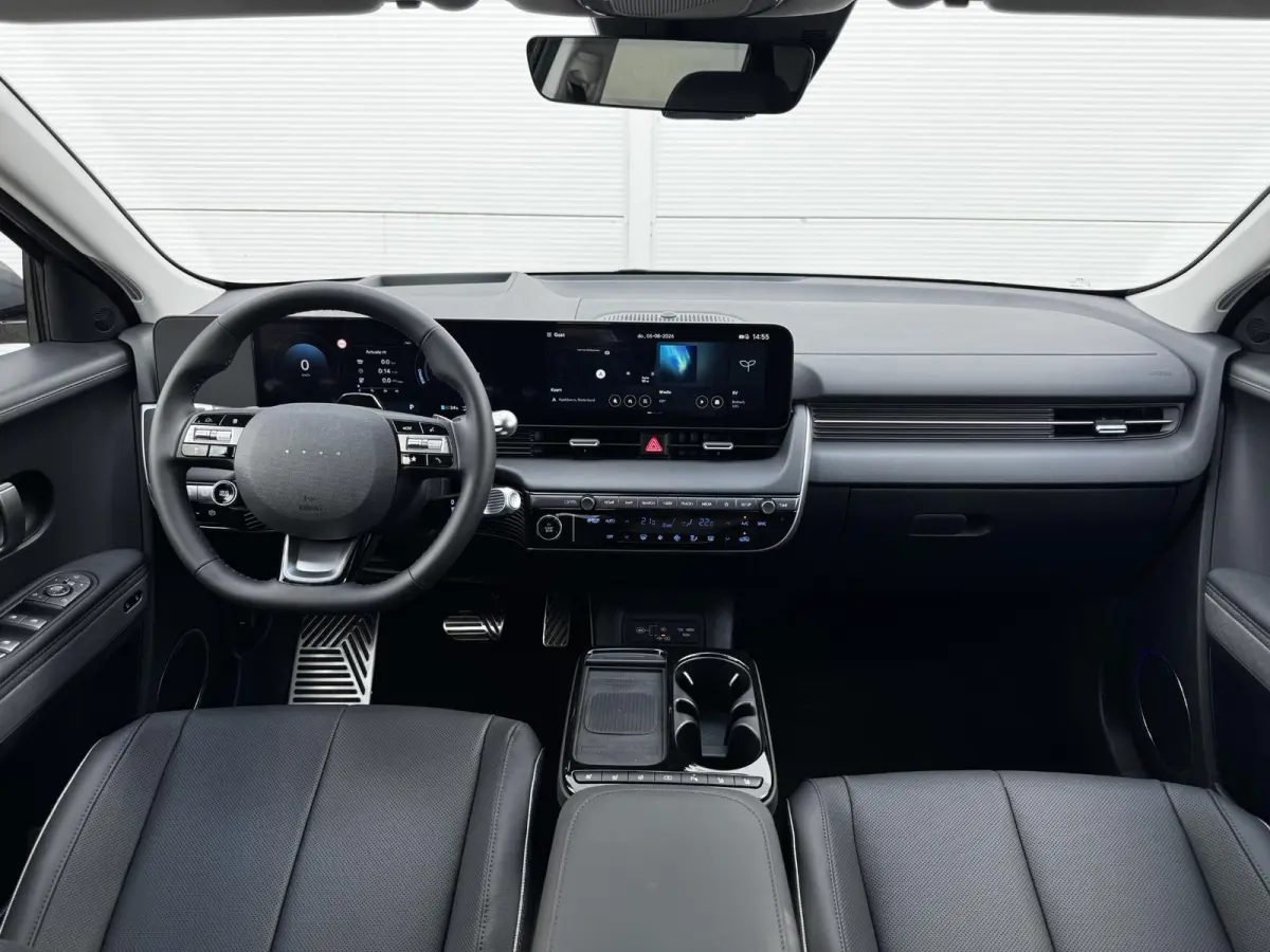Long Range Lounge 84 kWh / Elektrische stoelen & klep / Stoelventilatie / Stuur-, stoel- en achterbank-verwarming / Camera 360° / HUD / Navi / Apple Carplay Android /