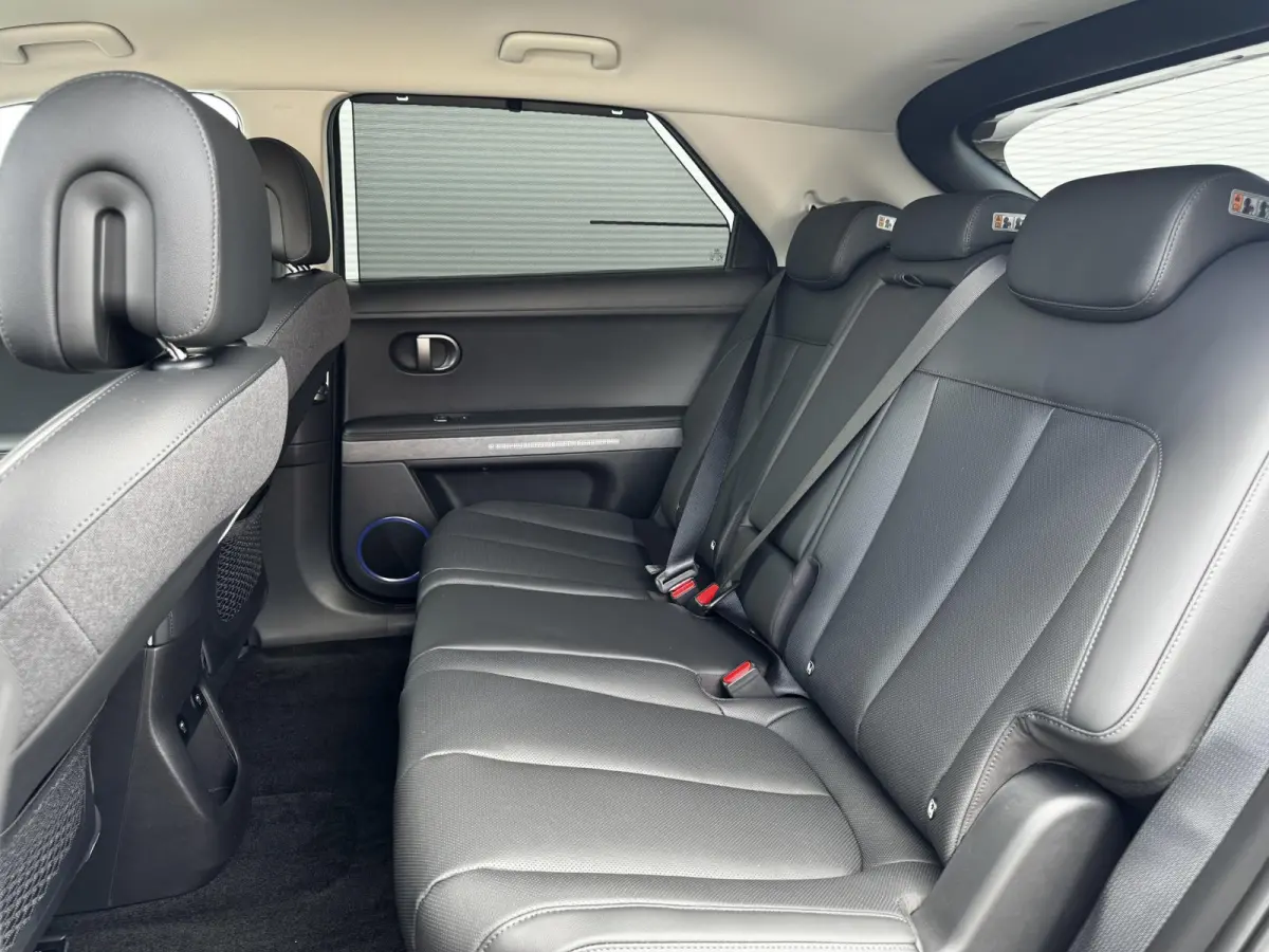 Long Range Lounge 84 kWh / Elektrische stoelen & klep / Stoelventilatie / Stuur-, stoel- en achterbank-verwarming / Camera 360° / HUD / Navi / Apple Carplay Android /