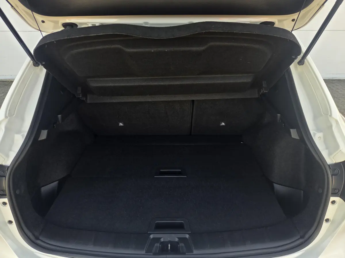 1.3 DIG-T Design Edition / Airco (automatisch) / Cruise control / Panoramadak / Navigatiesysteem full map /