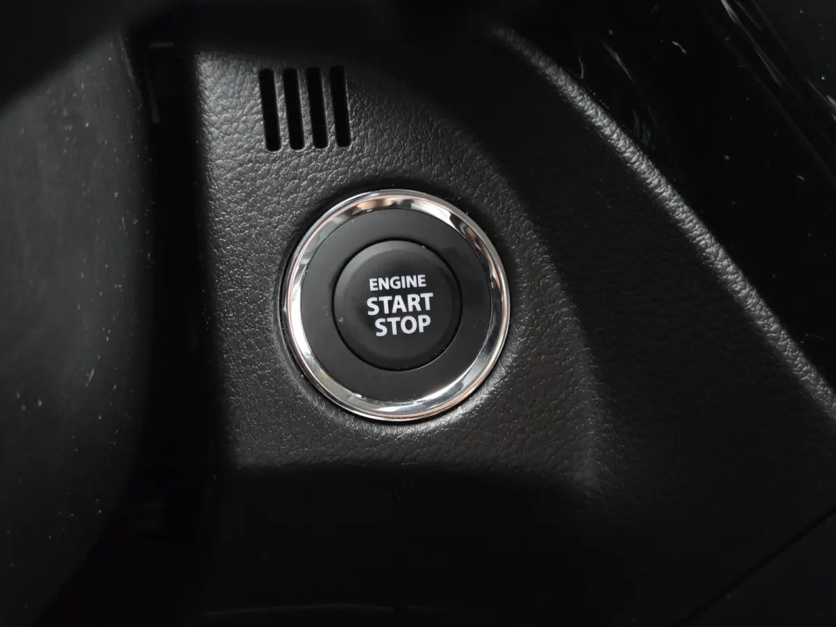 1.5 Hybrid Style / Airco / Cruise Control / keyless entry / keyless start / Bluetooth /