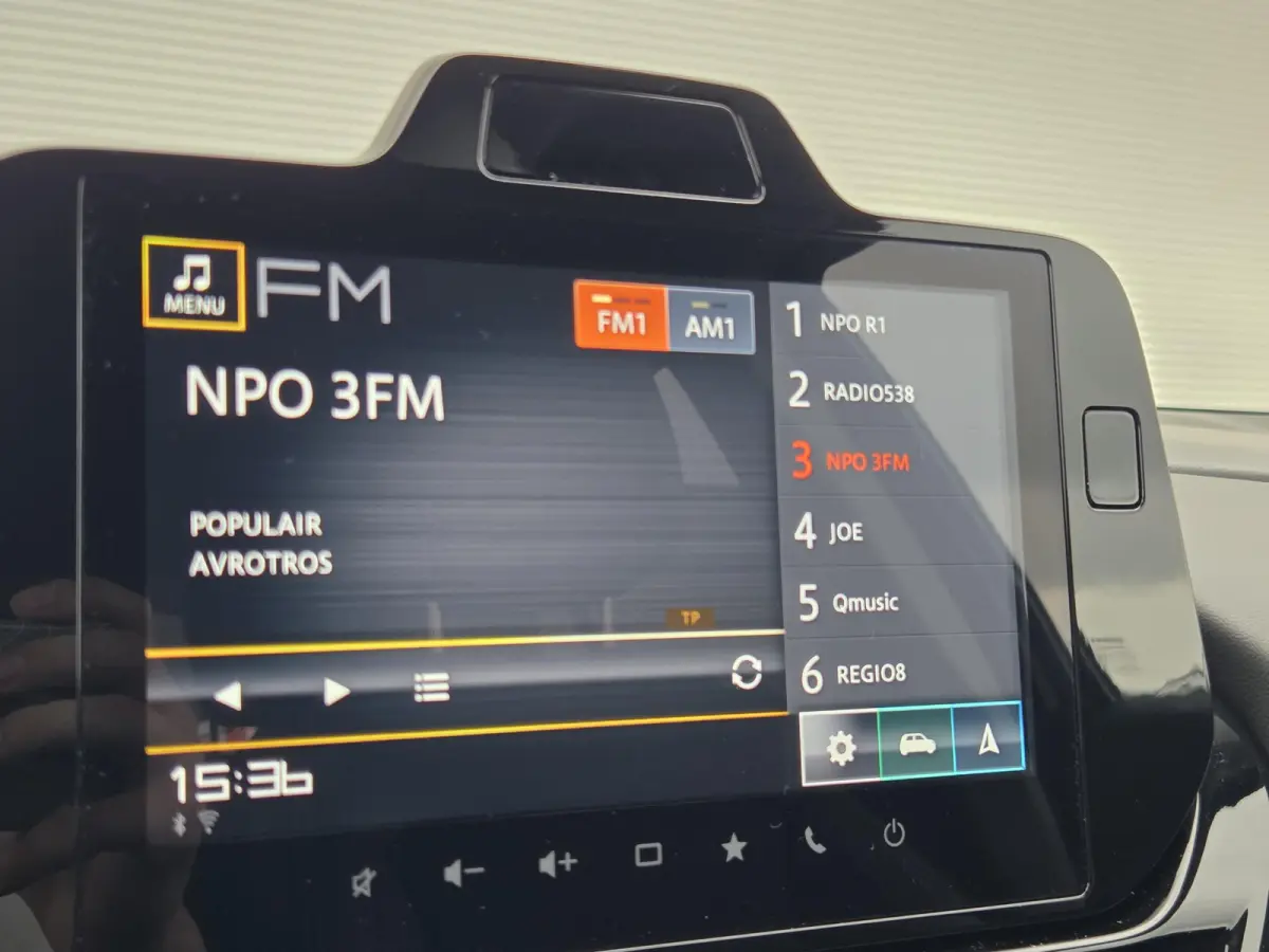1.5 Hybrid Style / Airco / Cruise Control / keyless entry / keyless start / Bluetooth /