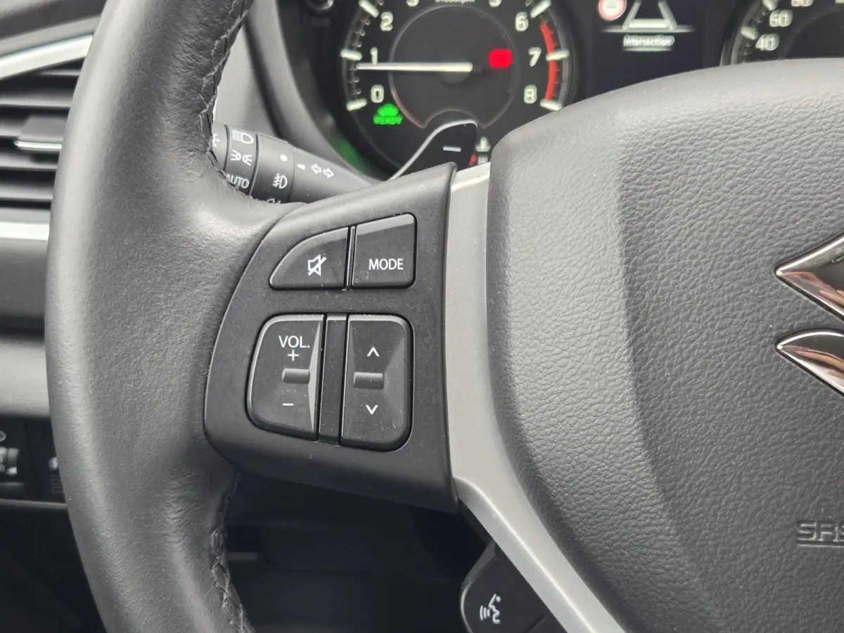 1.5 Hybrid Style / Airco / Cruise Control / keyless entry / keyless start / Bluetooth /