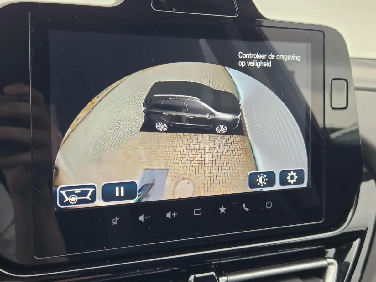 1.5 Hybrid Style / Airco / Cruise Control / keyless entry / keyless start / Bluetooth /