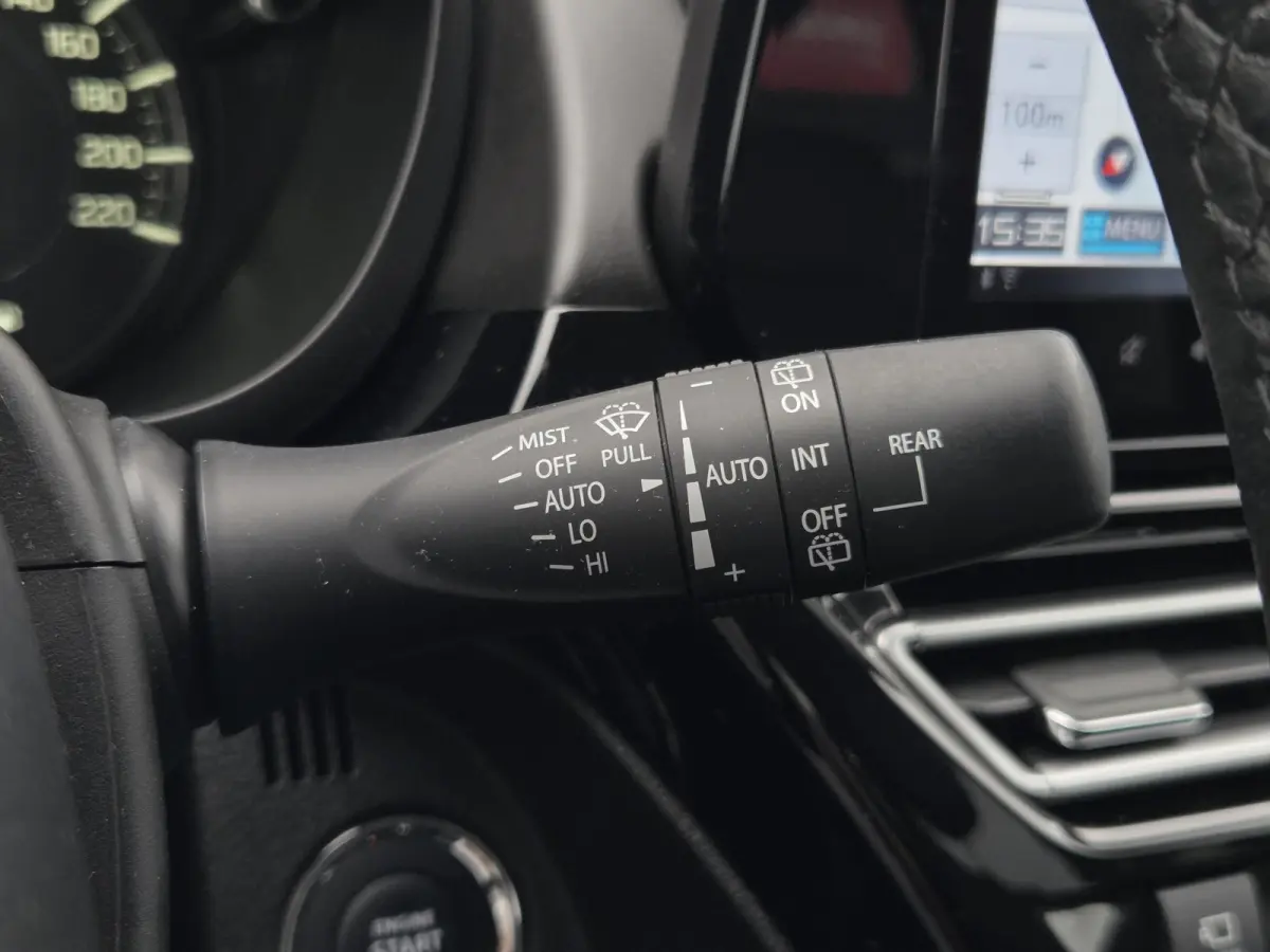 1.5 Hybrid Style / Airco / Cruise Control / keyless entry / keyless start / Bluetooth /