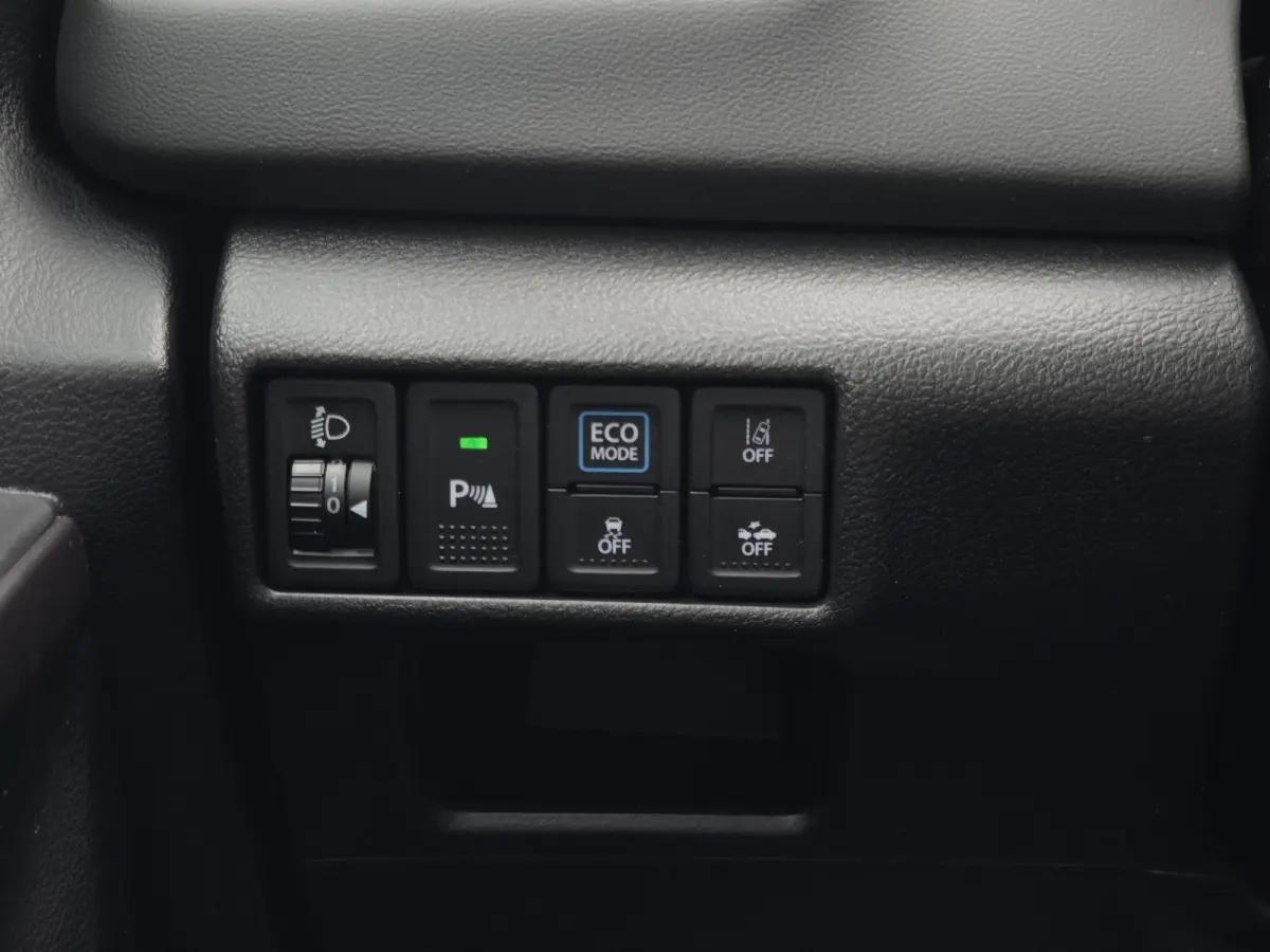 1.5 Hybrid Style / Airco / Cruise Control / keyless entry / keyless start / Bluetooth /