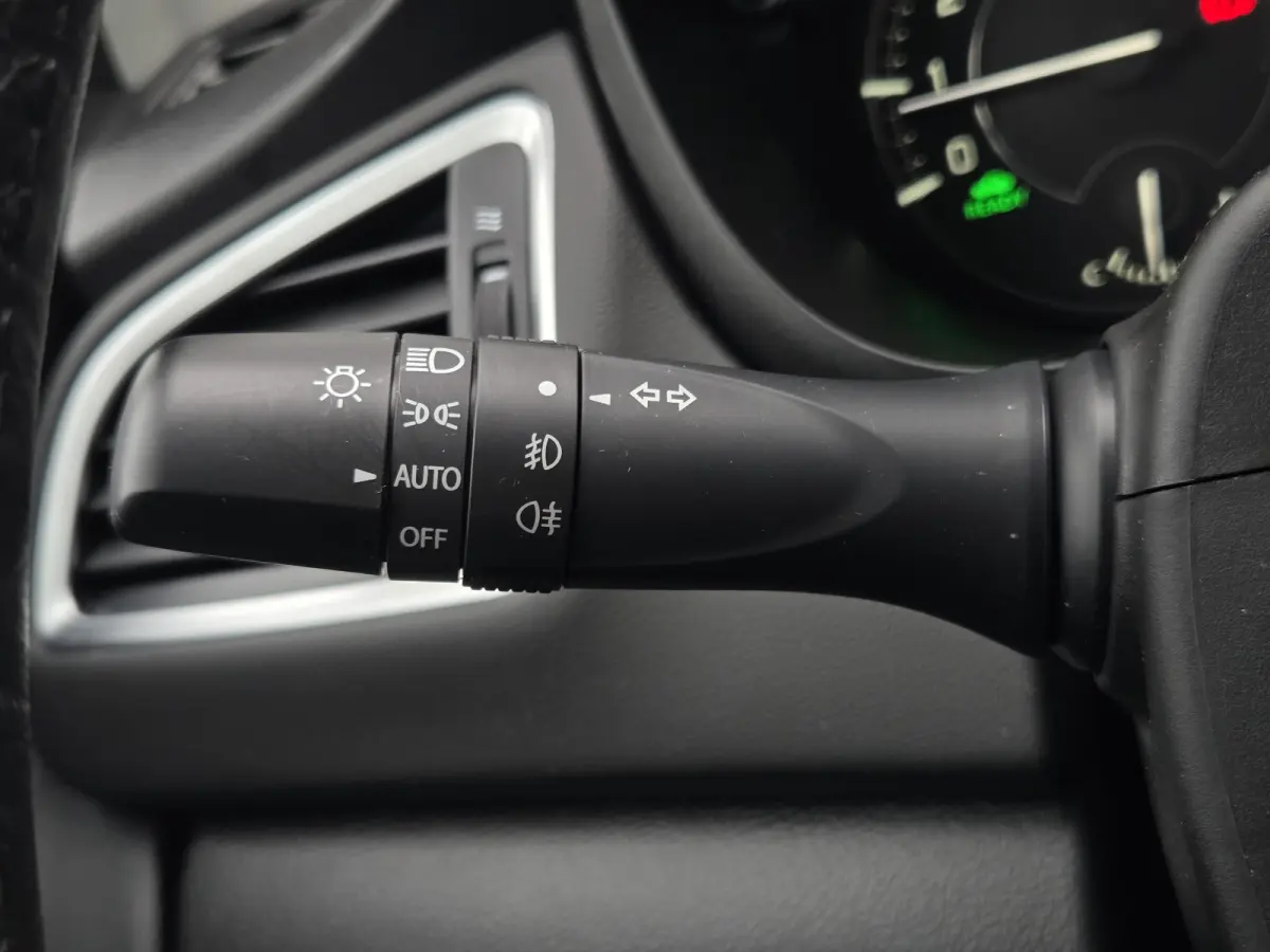 1.5 Hybrid Style / Airco / Cruise Control / keyless entry / keyless start / Bluetooth /