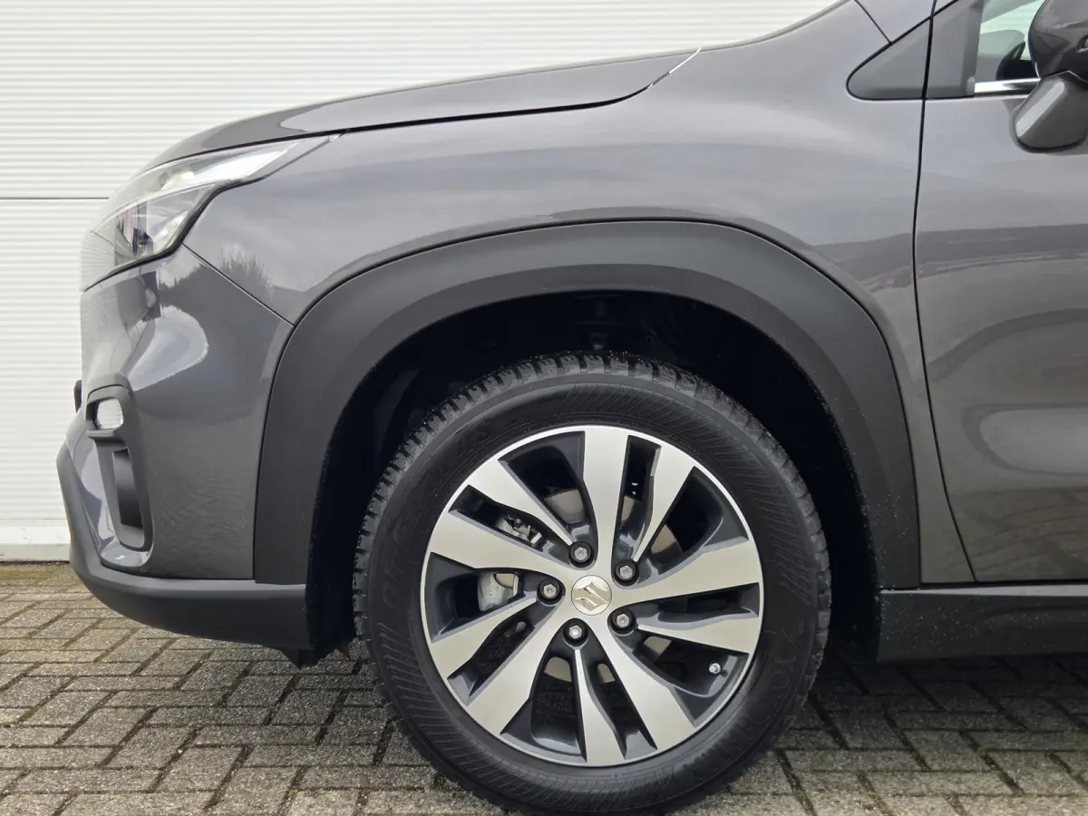 1.5 Hybrid Style / Airco / Cruise Control / keyless entry / keyless start / Bluetooth /