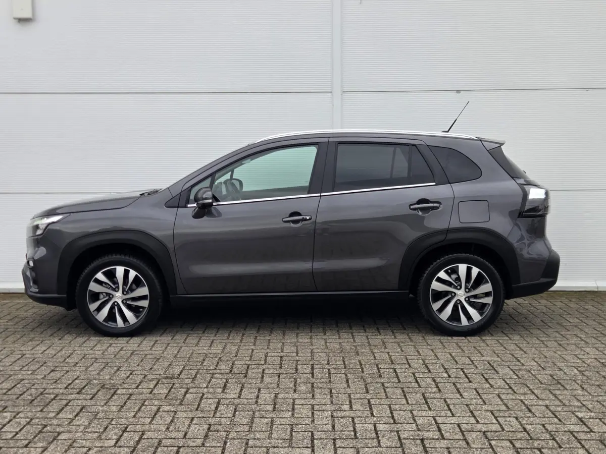 1.5 Hybrid Style / Airco / Cruise Control / keyless entry / keyless start / Bluetooth /