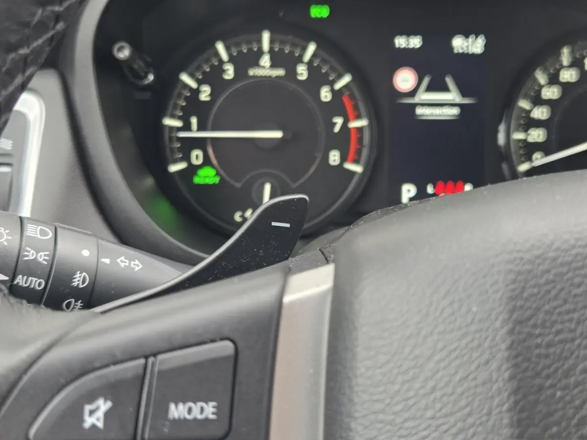 1.5 Hybrid Style / Airco / Cruise Control / keyless entry / keyless start / Bluetooth /