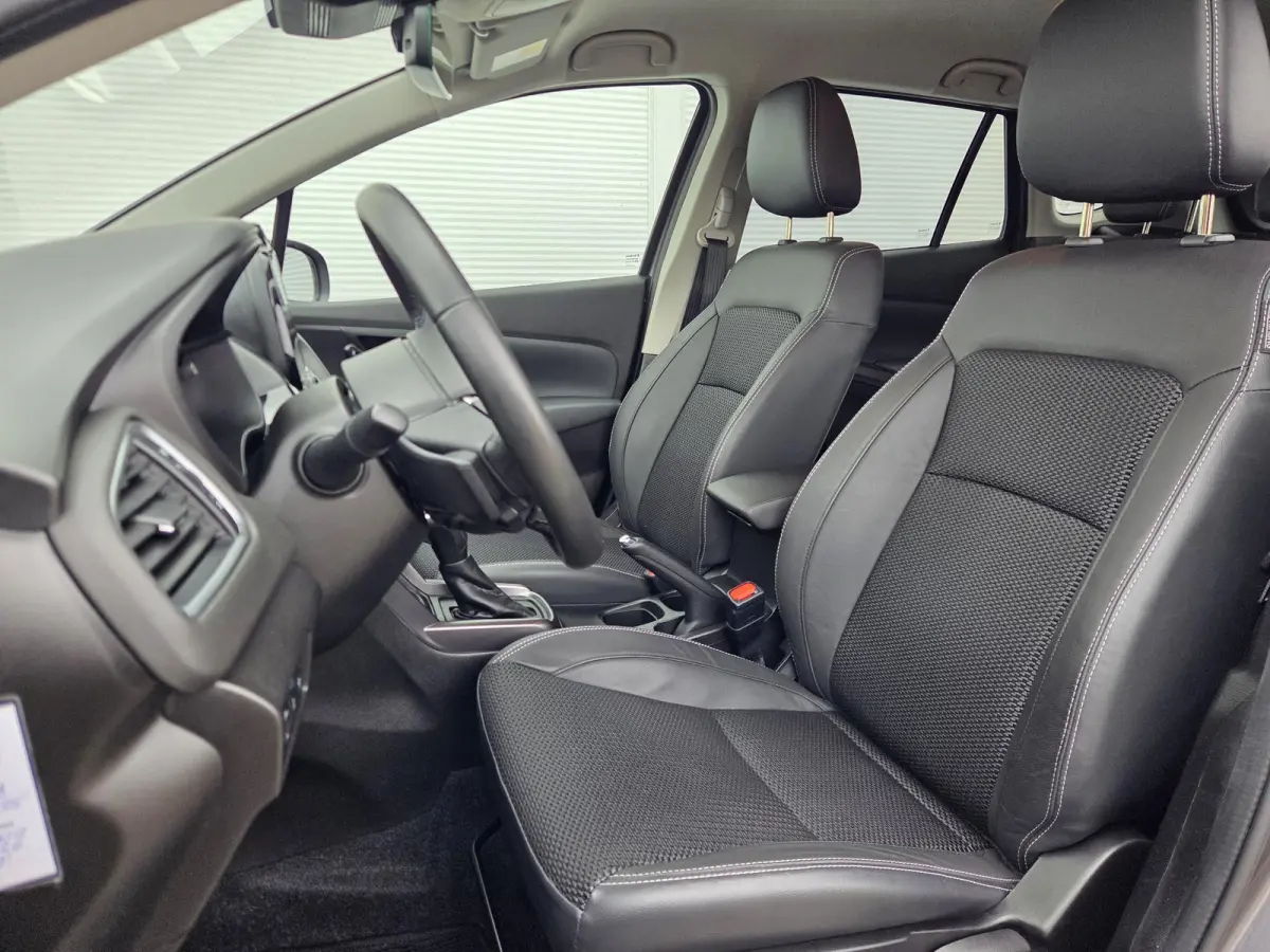 1.5 Hybrid Style / Airco / Cruise Control / keyless entry / keyless start / Bluetooth /