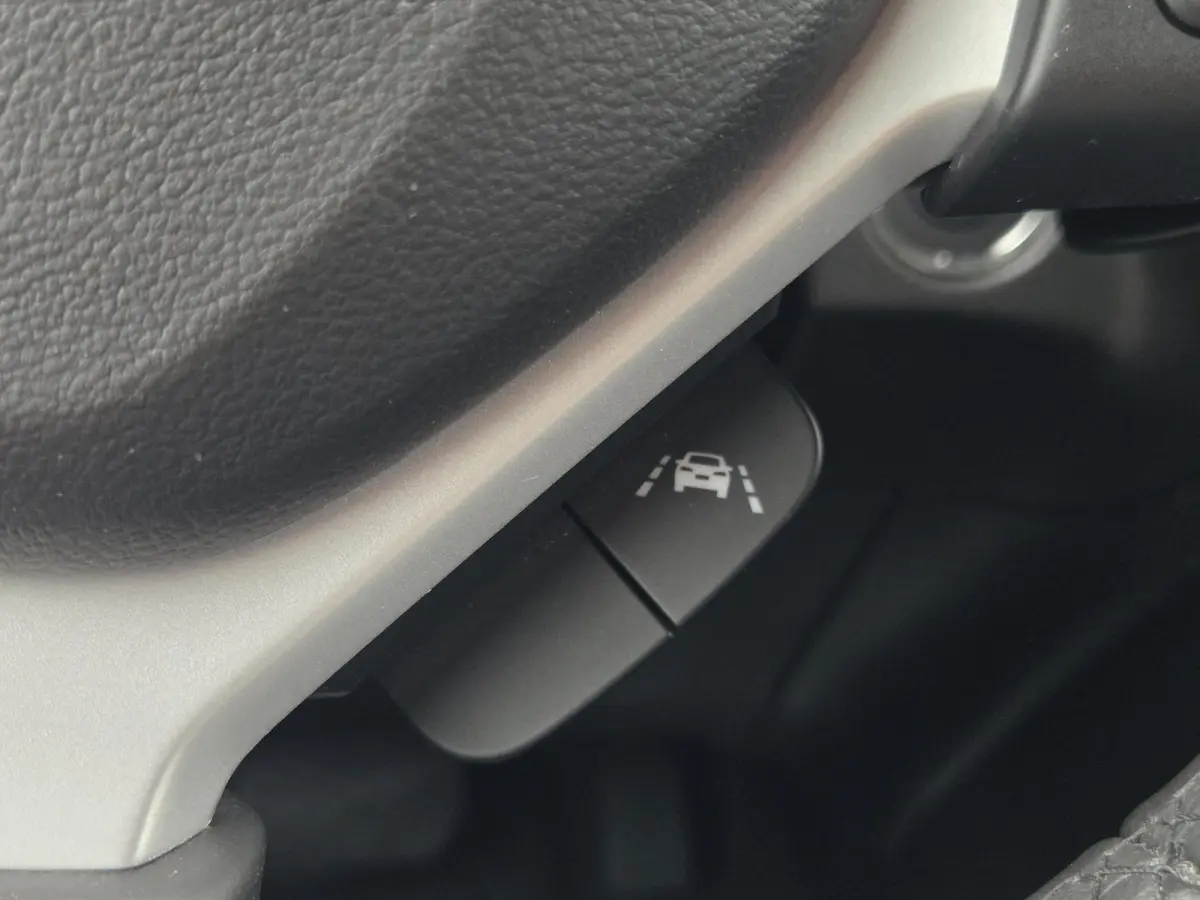 1.5 Hybrid Style / Airco / Cruise Control / keyless entry / keyless start / Bluetooth /