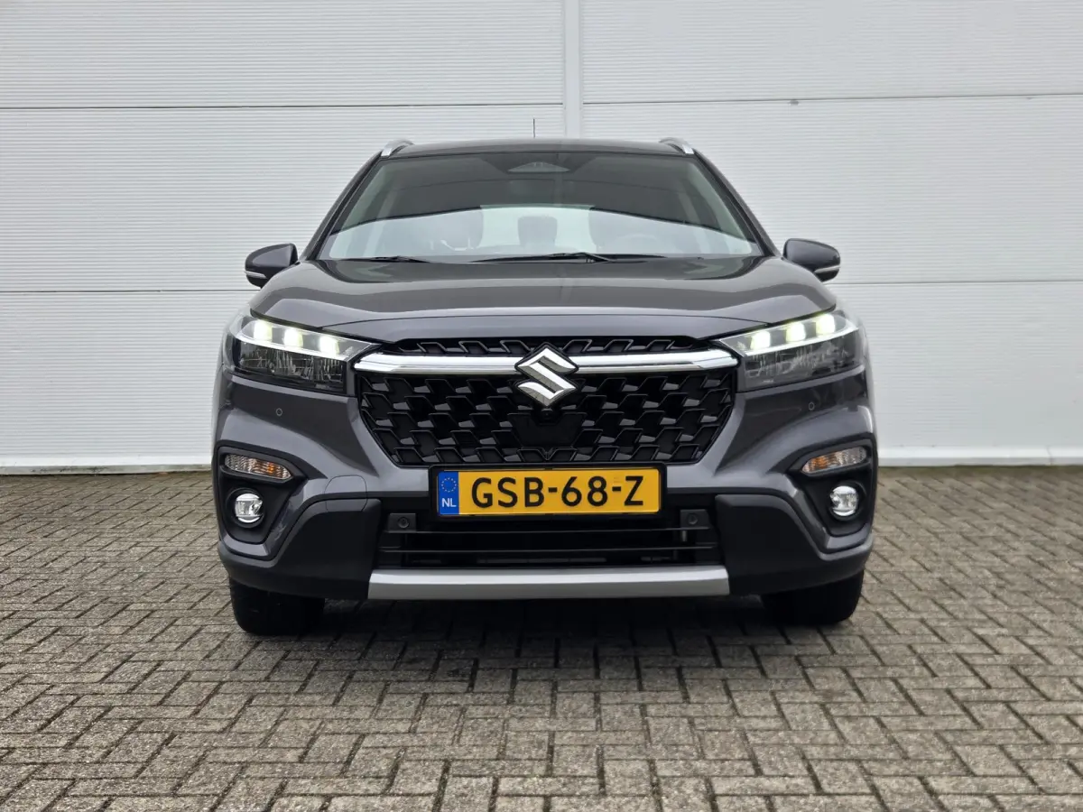 1.5 Hybrid Style / Airco / Cruise Control / keyless entry / keyless start / Bluetooth /