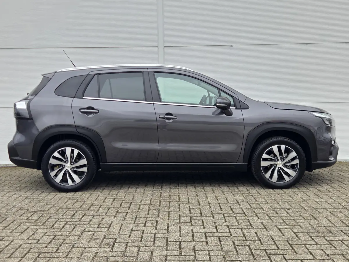 1.5 Hybrid Style / Airco / Cruise Control / keyless entry / keyless start / Bluetooth /