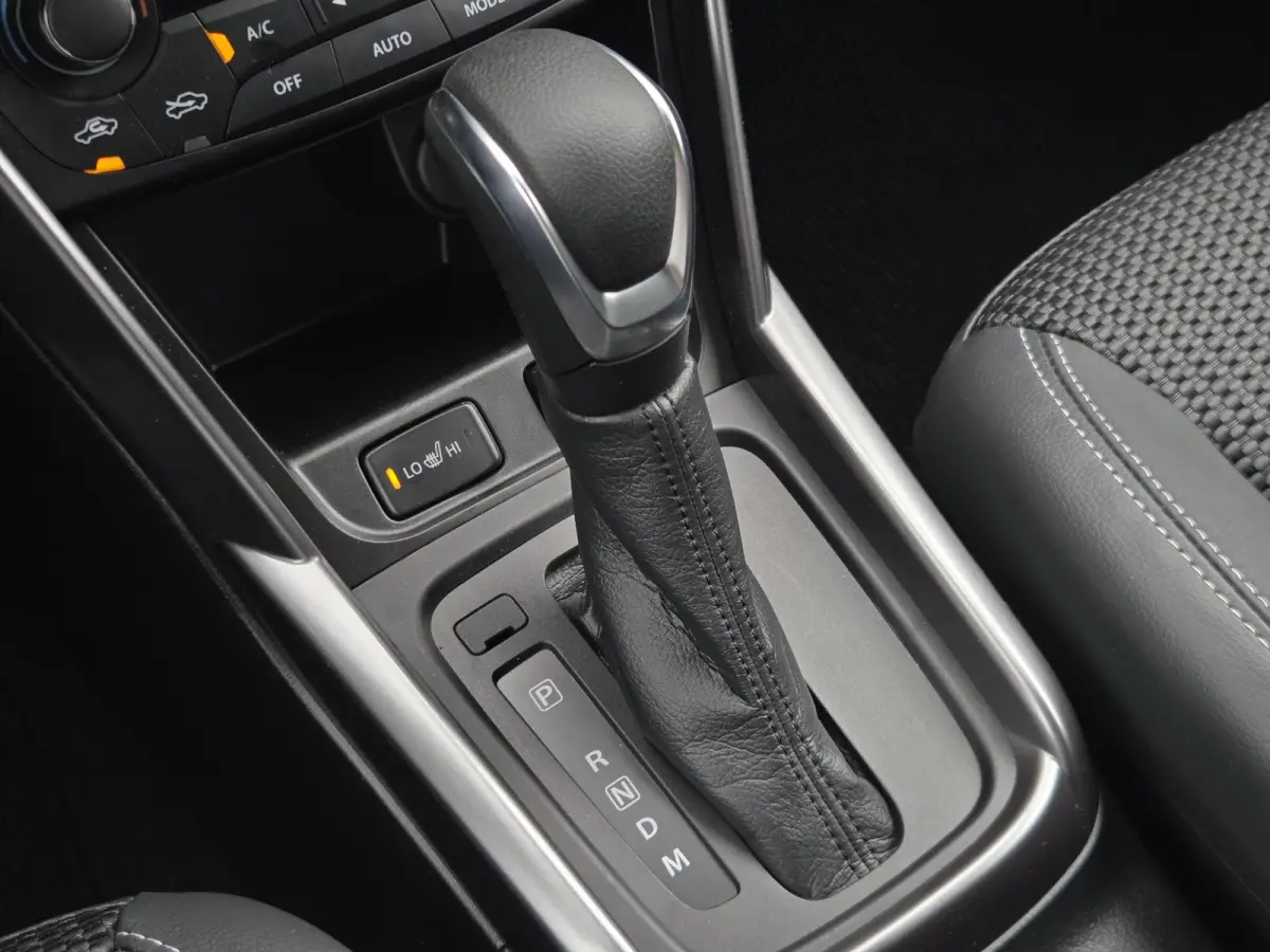 1.5 Hybrid Style / Airco / Cruise Control / keyless entry / keyless start / Bluetooth /