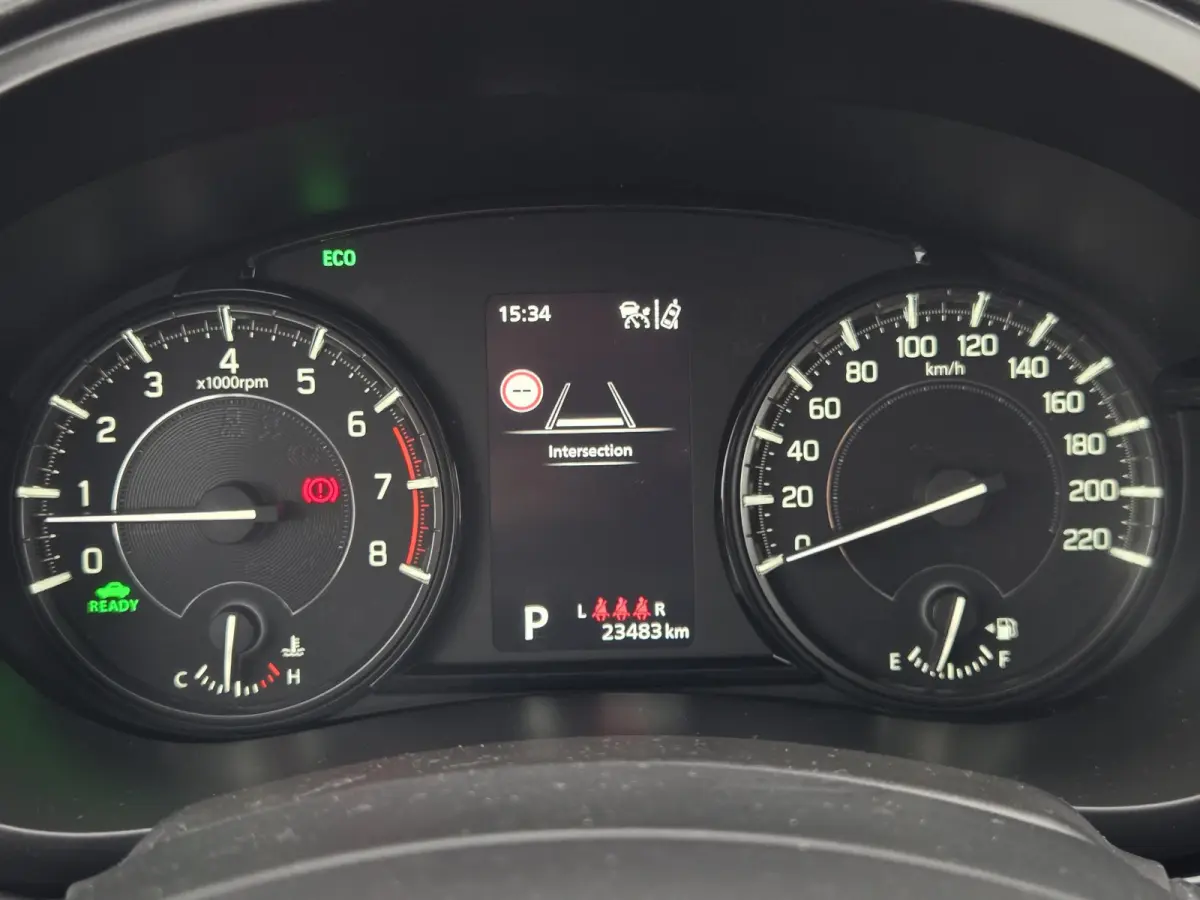 1.5 Hybrid Style / Airco / Cruise Control / keyless entry / keyless start / Bluetooth /