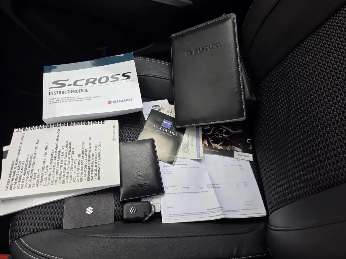 1.5 Hybrid Style / Airco / Cruise Control / keyless entry / keyless start / Bluetooth /