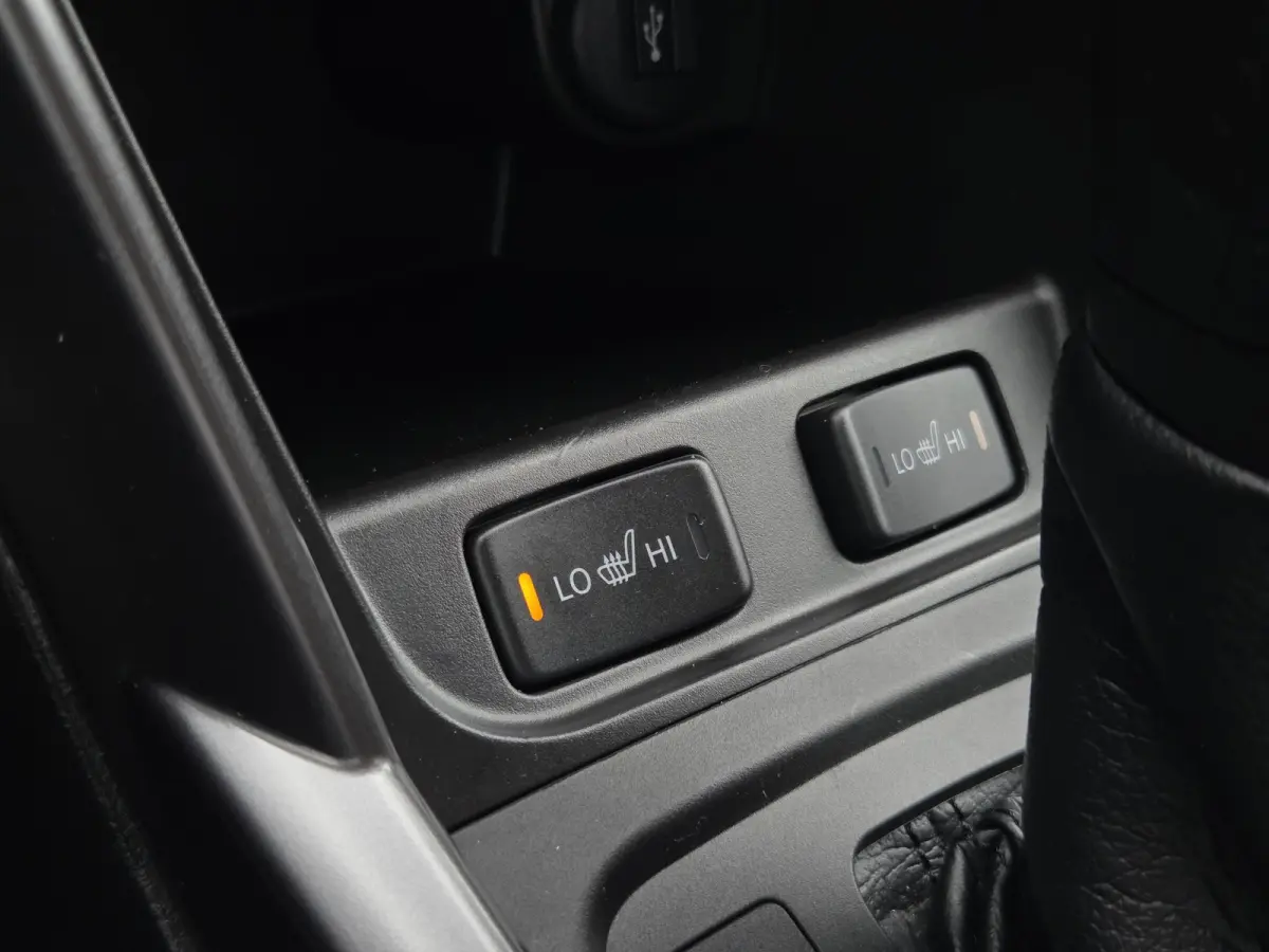 1.5 Hybrid Style / Airco / Cruise Control / keyless entry / keyless start / Bluetooth /
