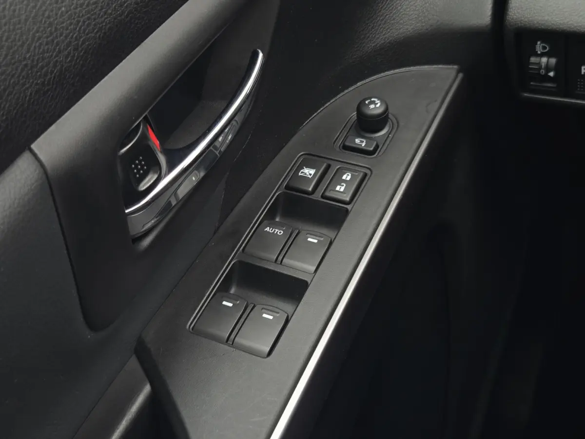 1.5 Hybrid Style / Airco / Cruise Control / keyless entry / keyless start / Bluetooth /
