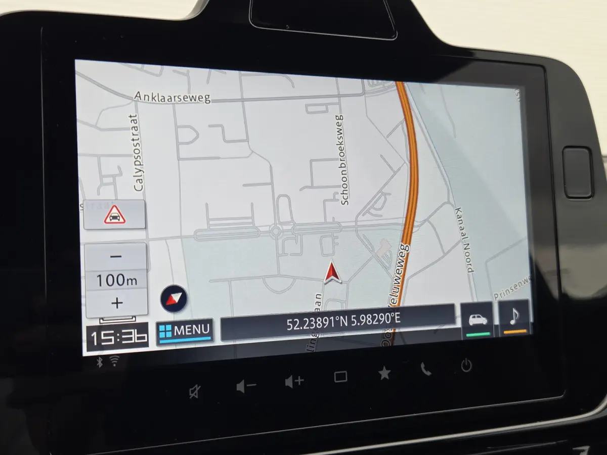1.5 Hybrid Style / Airco / Cruise Control / keyless entry / keyless start / Bluetooth /