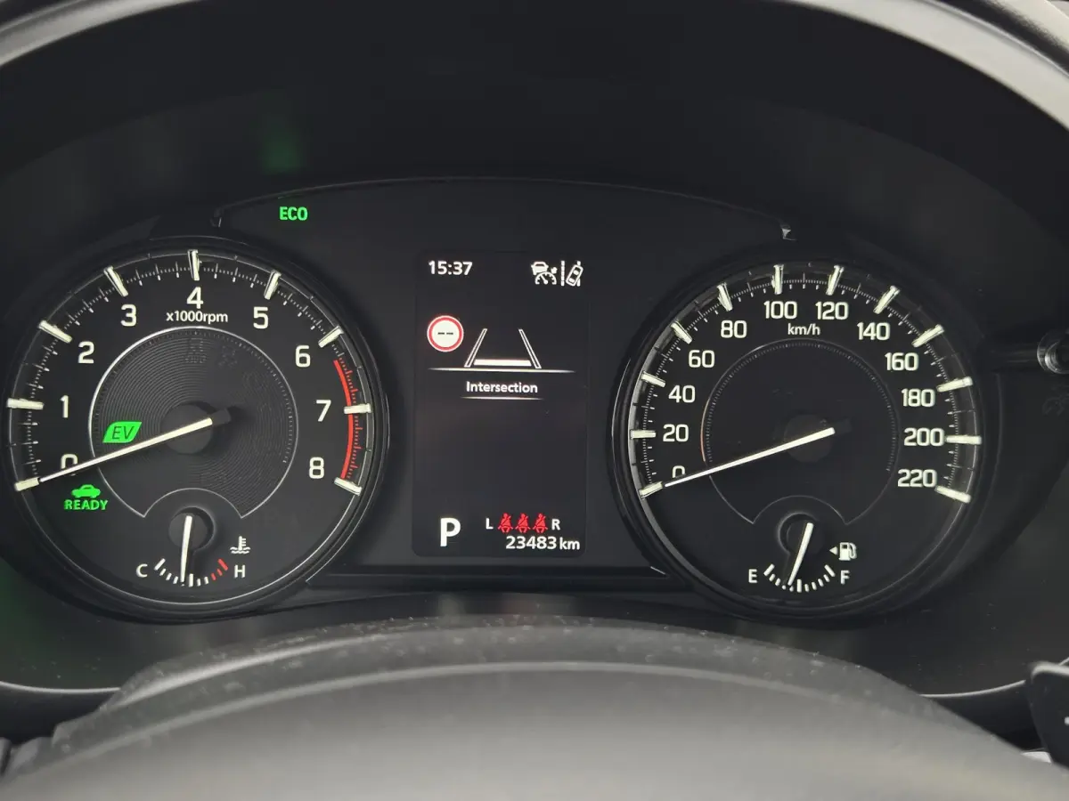 1.5 Hybrid Style / Airco / Cruise Control / keyless entry / keyless start / Bluetooth /